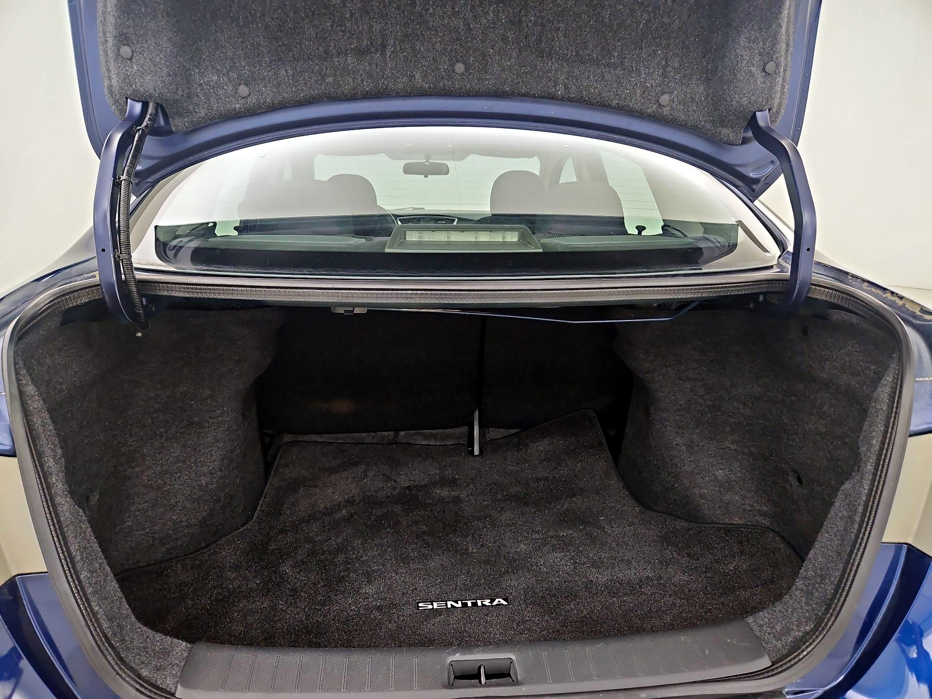 Thumbnail: 2016 Nissan Sentra - 19