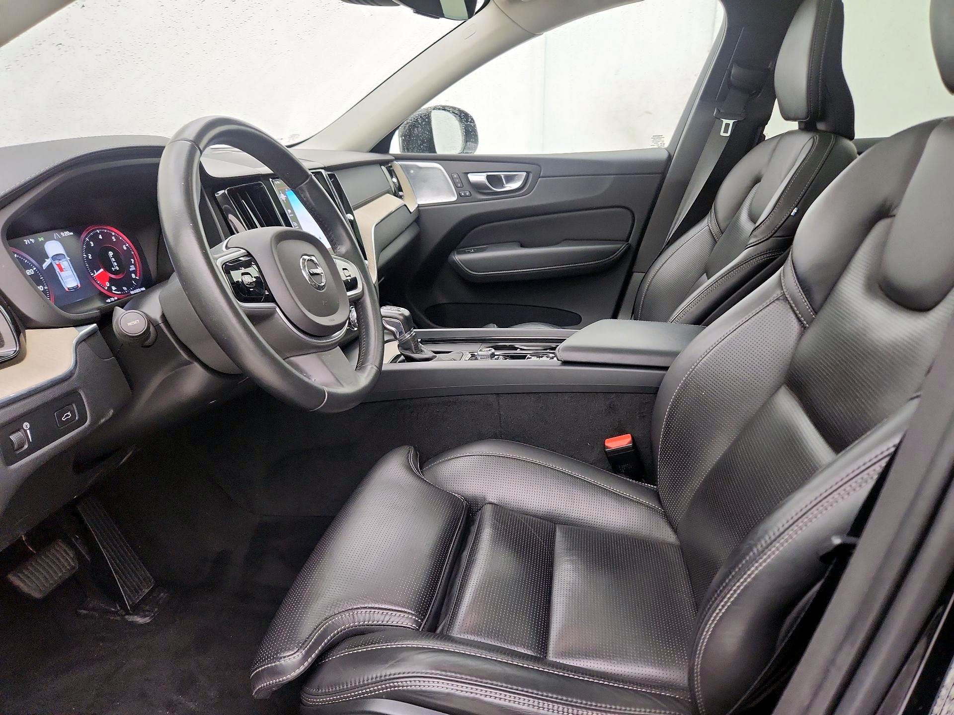 Thumbnail: 2021 Volvo XC60 - 11