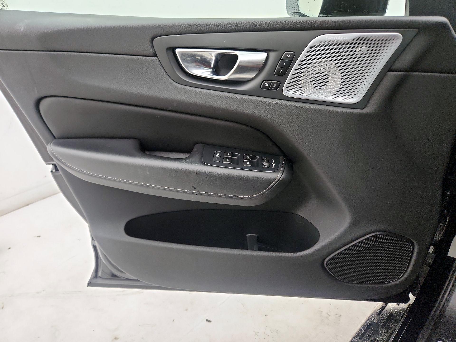 Thumbnail: 2021 Volvo XC60 - 12