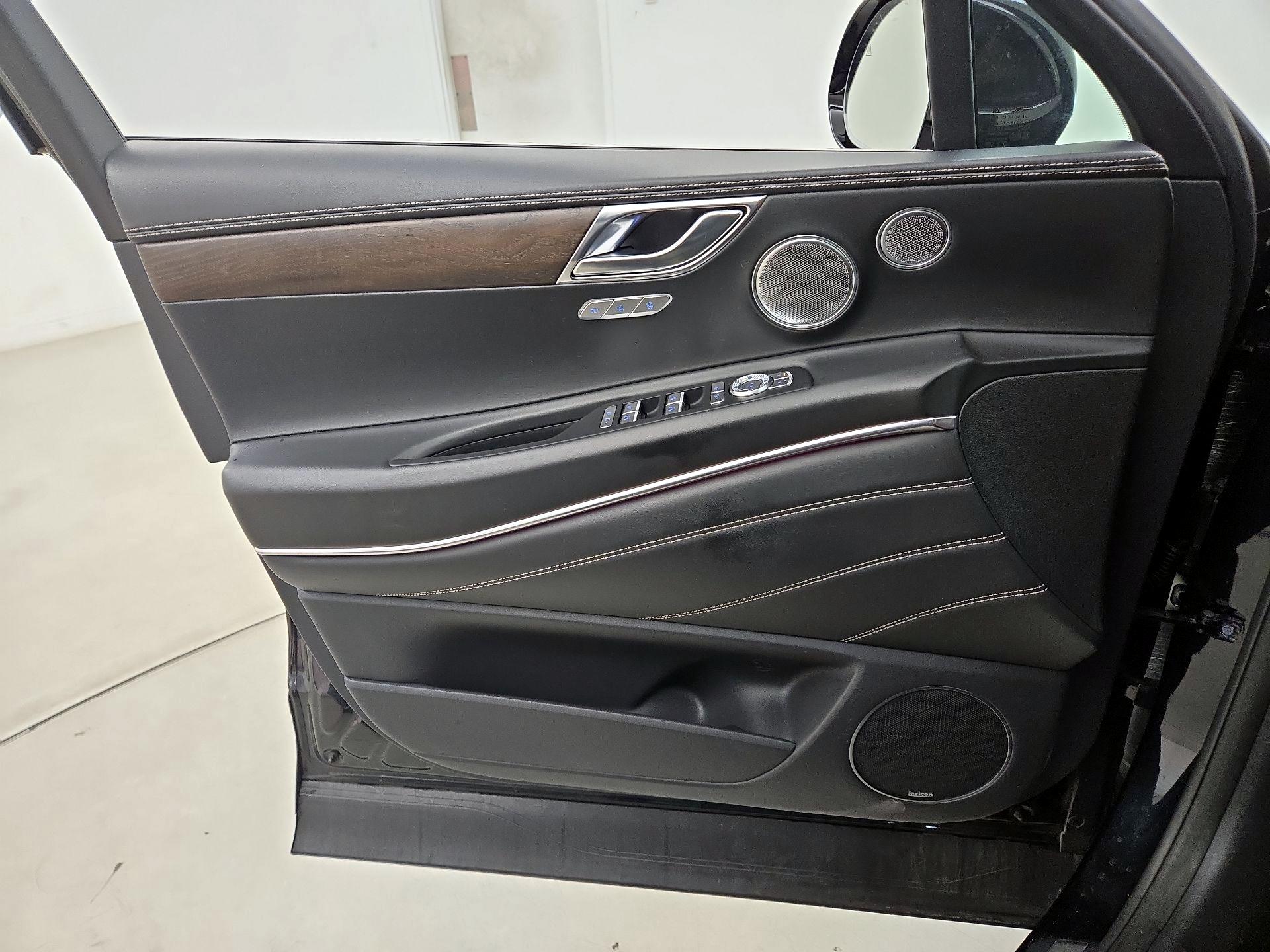 Thumbnail: 2023 Genesis GV80 - 12