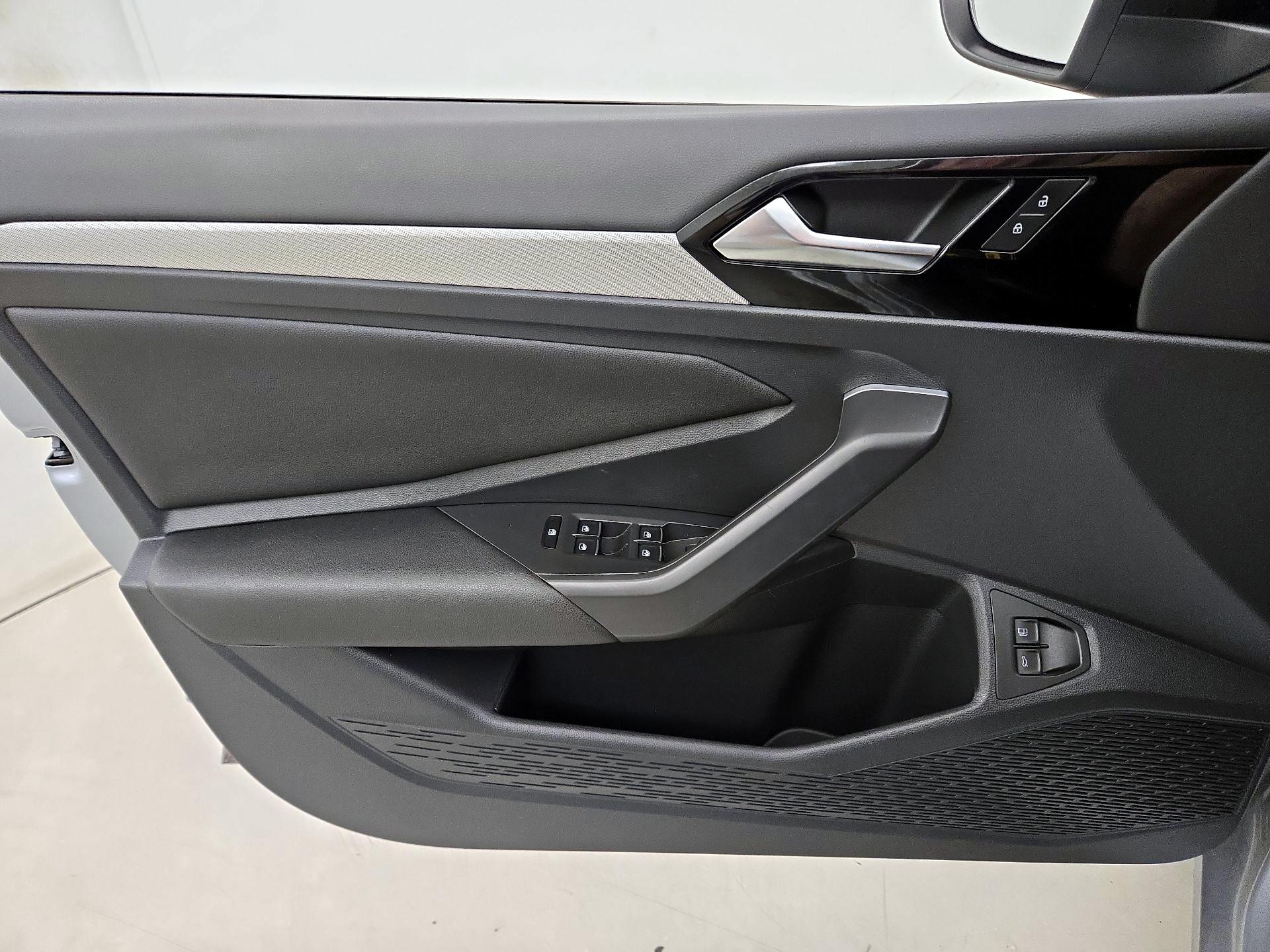 Thumbnail: 2021 Volkswagen Jetta - 12