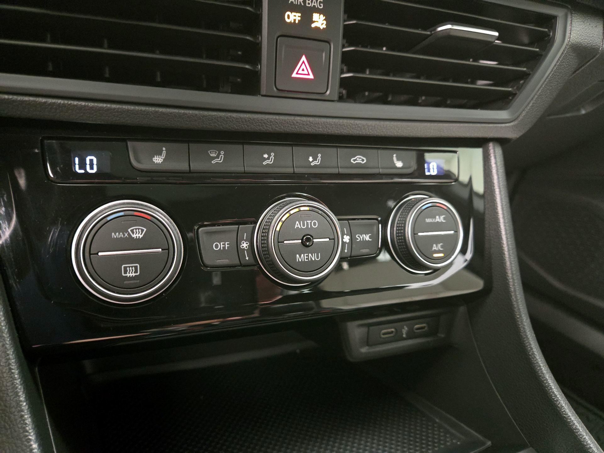 Thumbnail: 2021 Volkswagen Jetta - 16