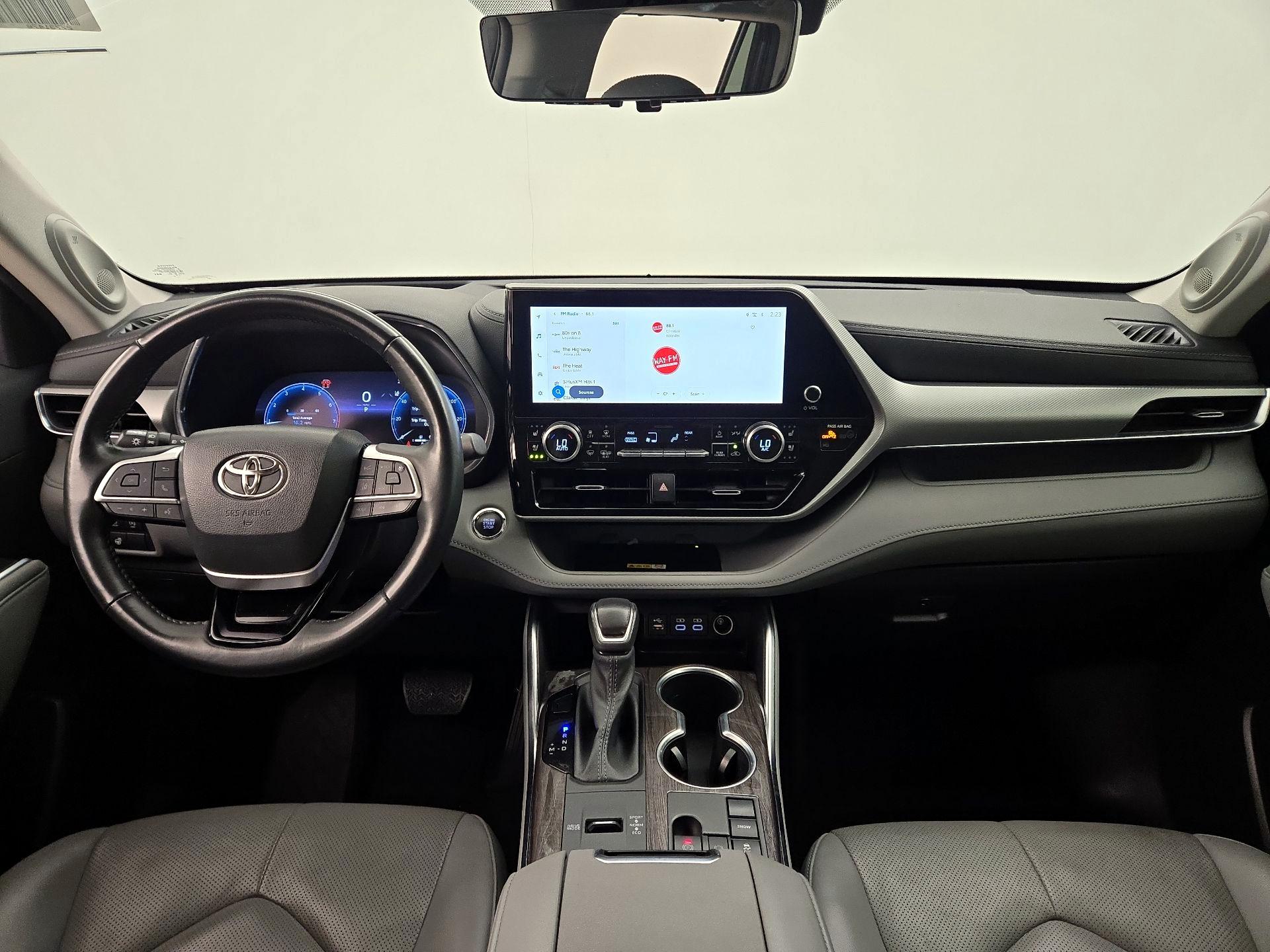 Thumbnail: 2023 Toyota Highlander - 9