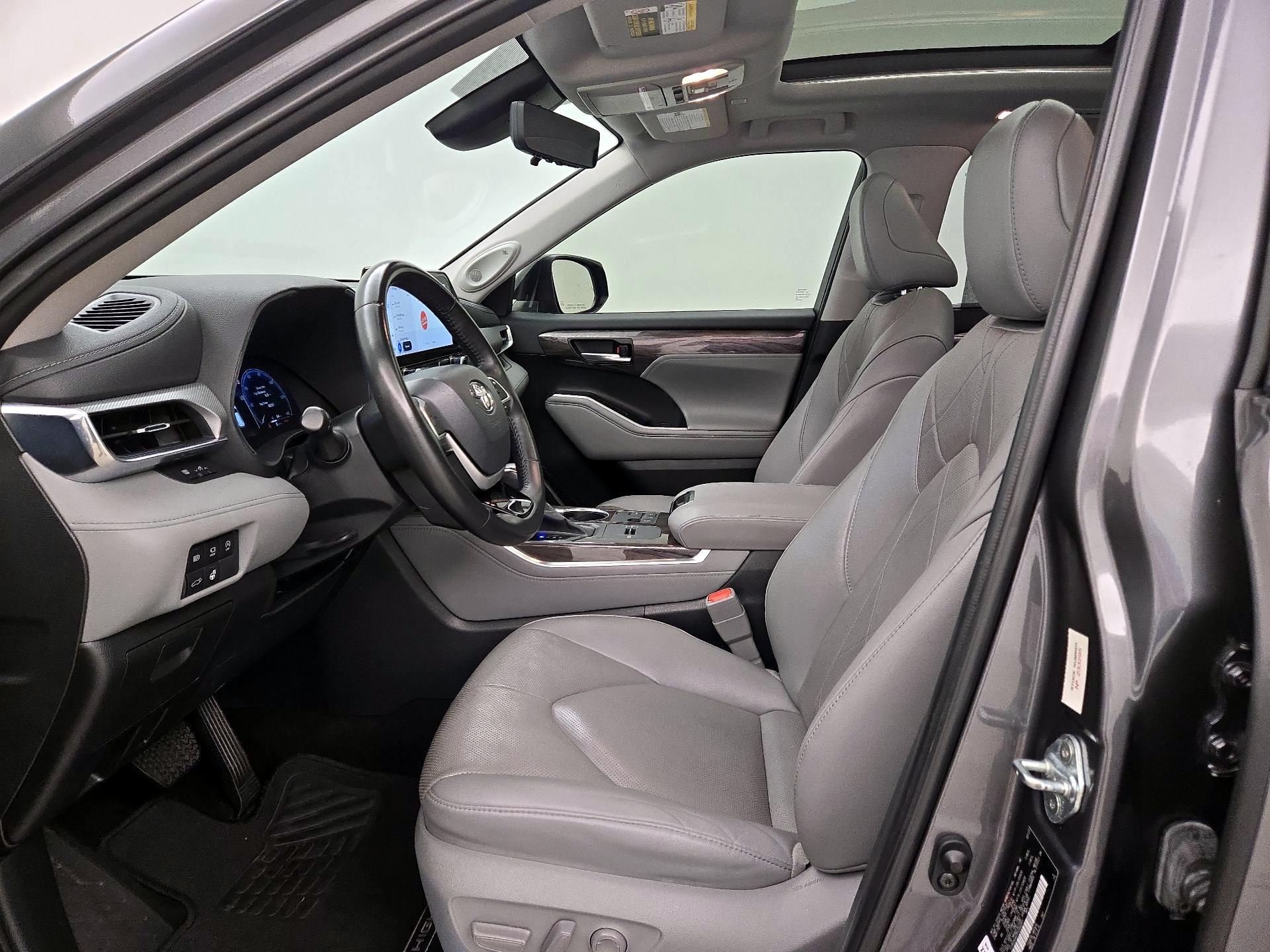 Thumbnail: 2023 Toyota Highlander - 11