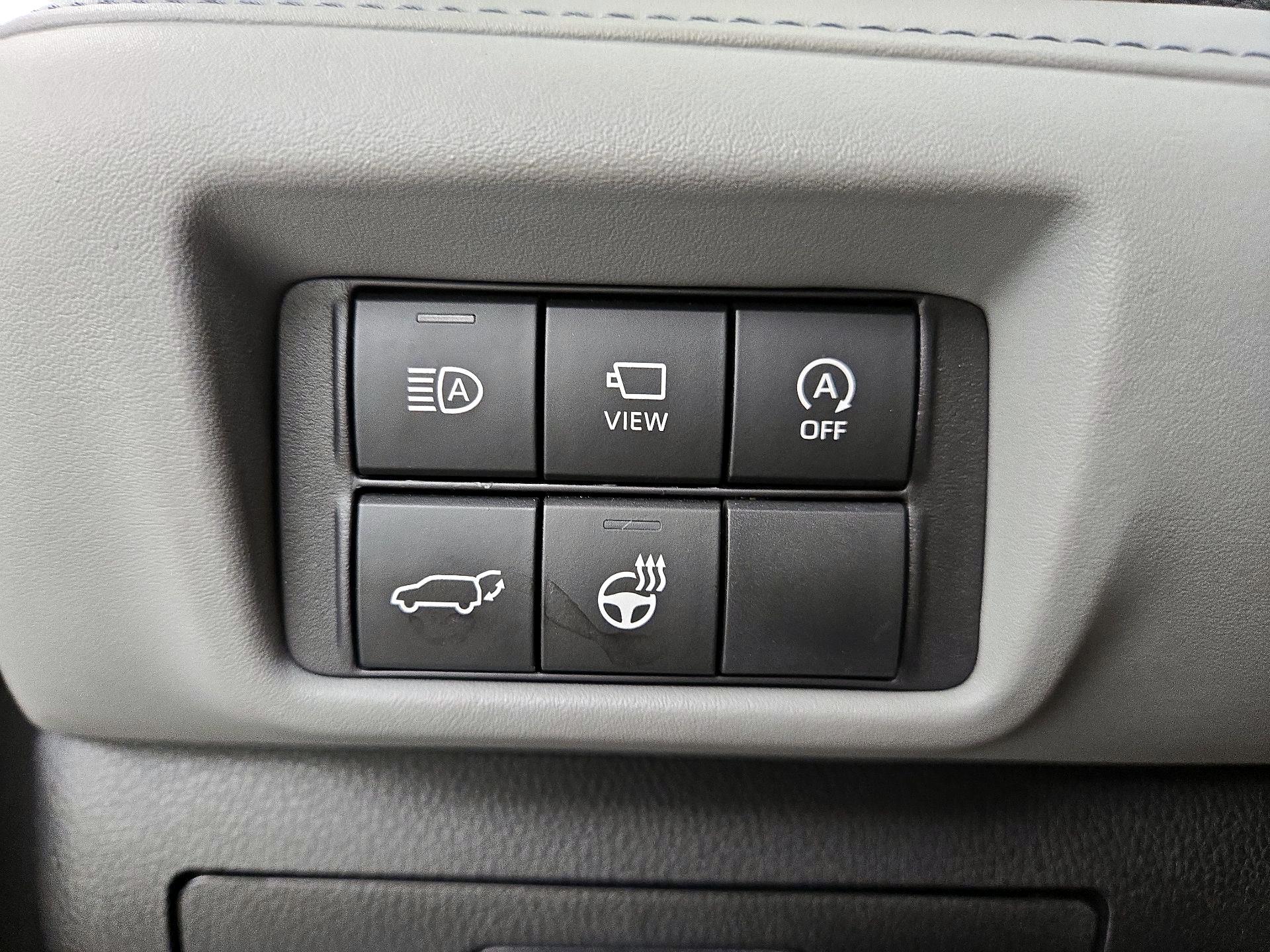 Thumbnail: 2023 Toyota Highlander - 13