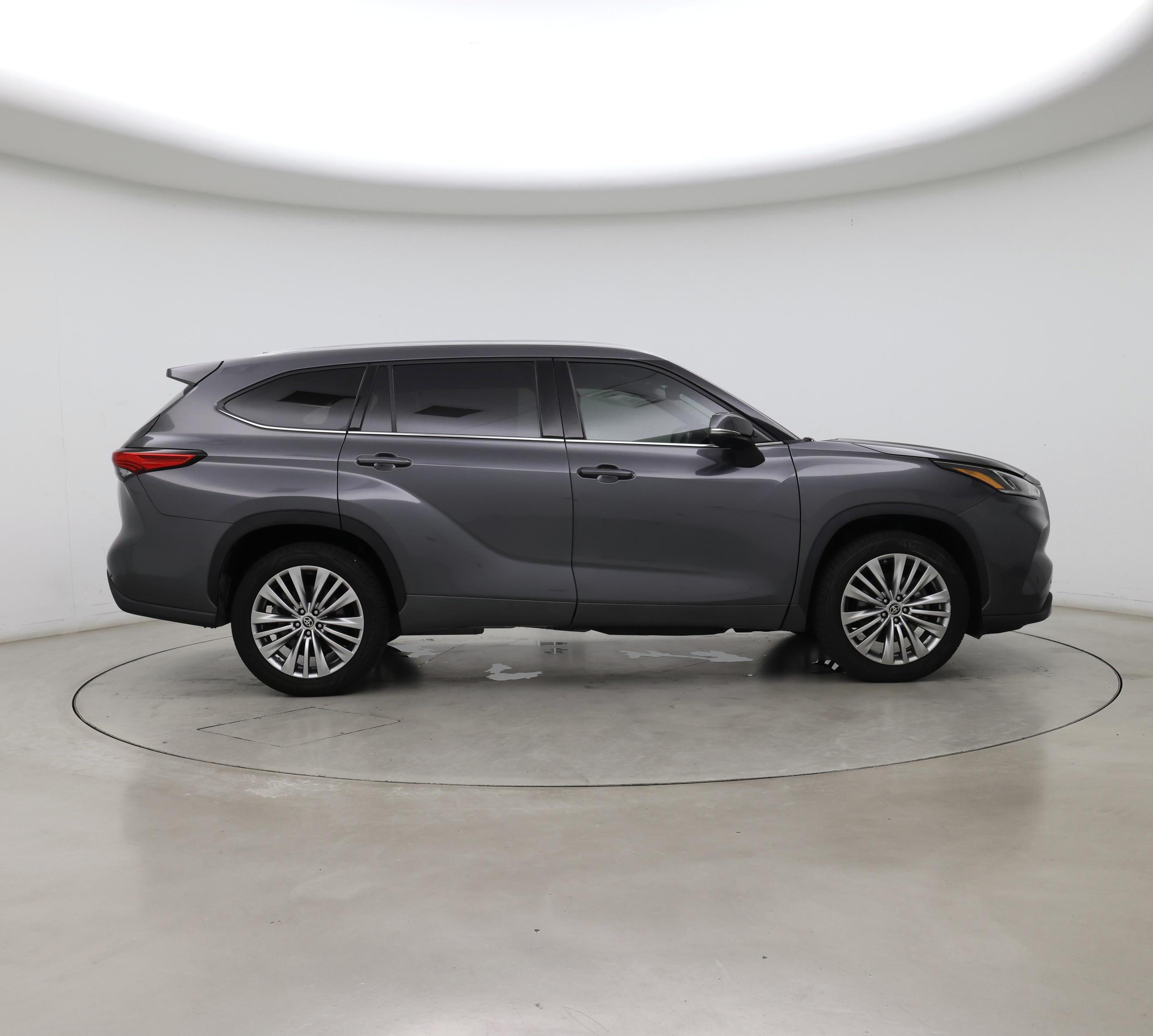 Thumbnail: 2023 Toyota Highlander - 7