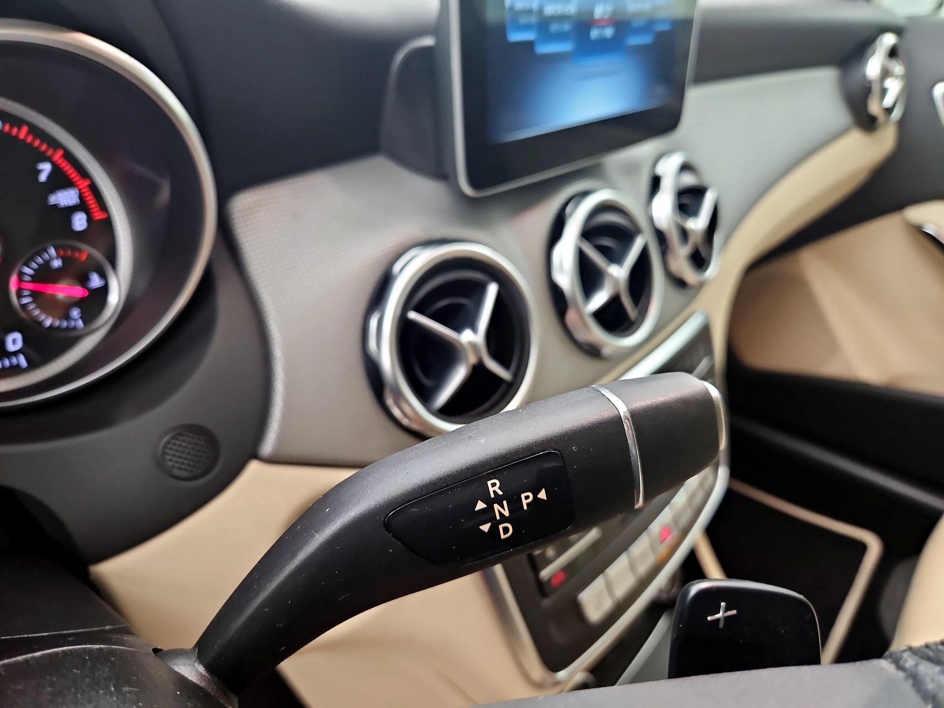 Thumbnail: 2018 Mercedes-Benz GLA - 17