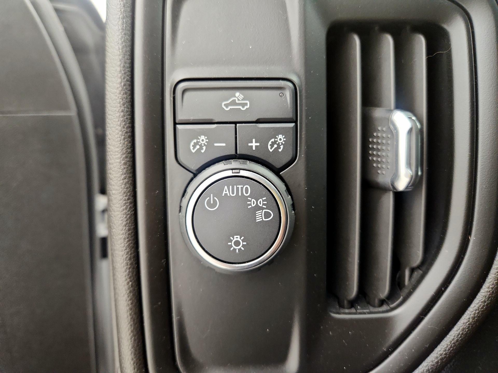 Thumbnail: 2019 Chevrolet Silverado 1500 - 13
