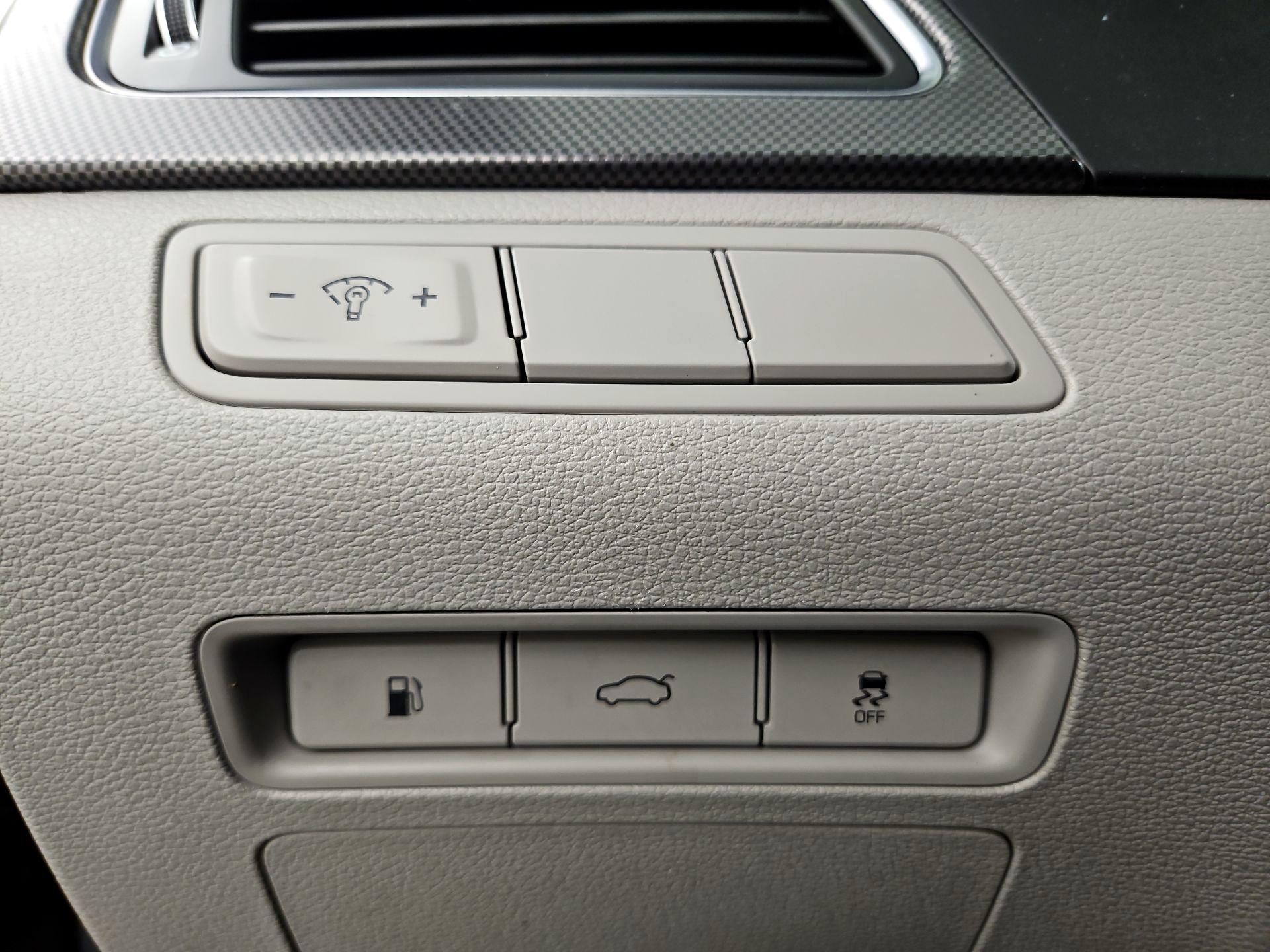 Thumbnail: 2015 Hyundai Sonata - 11
