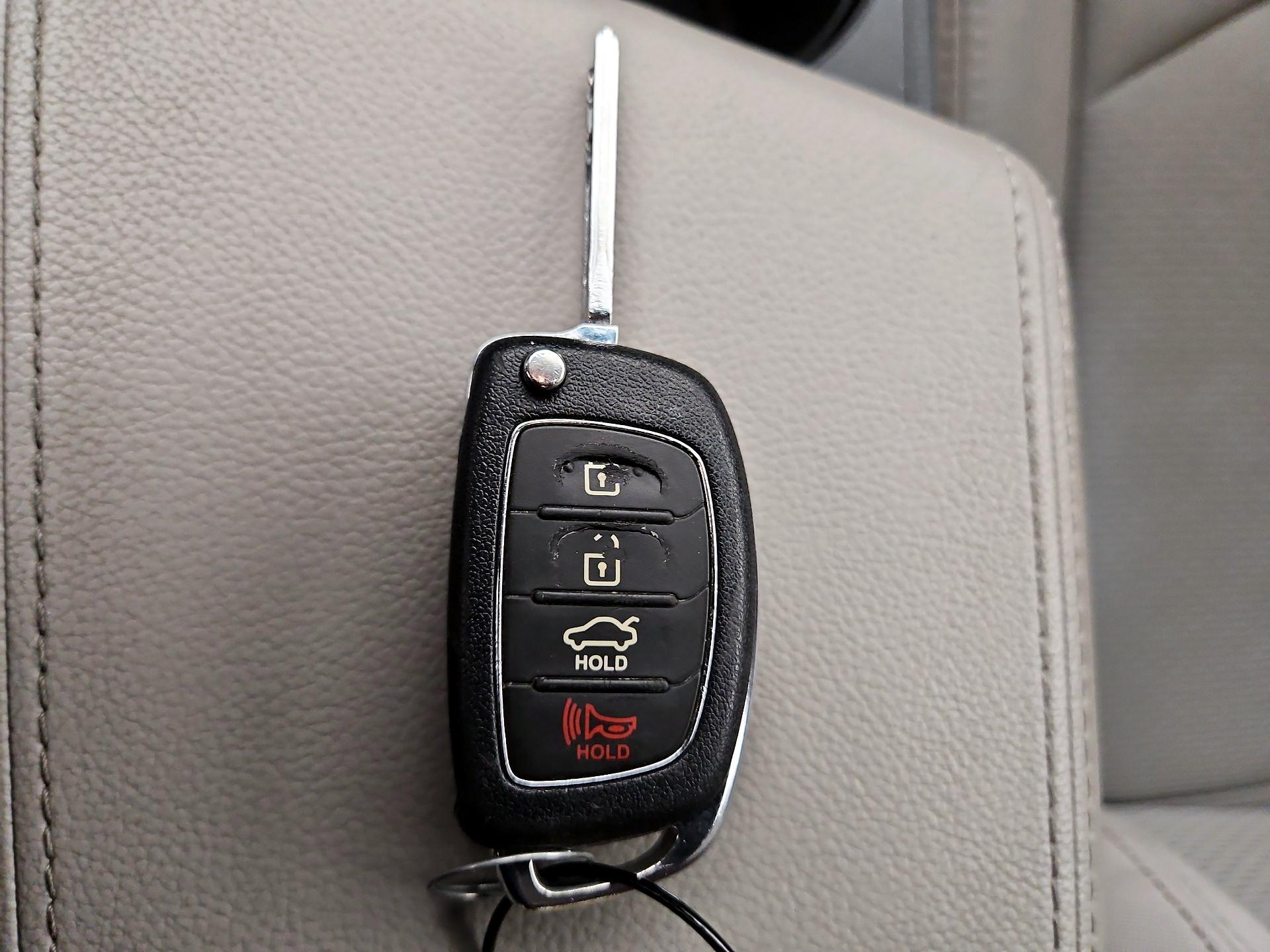 Thumbnail: 2015 Hyundai Sonata - 20