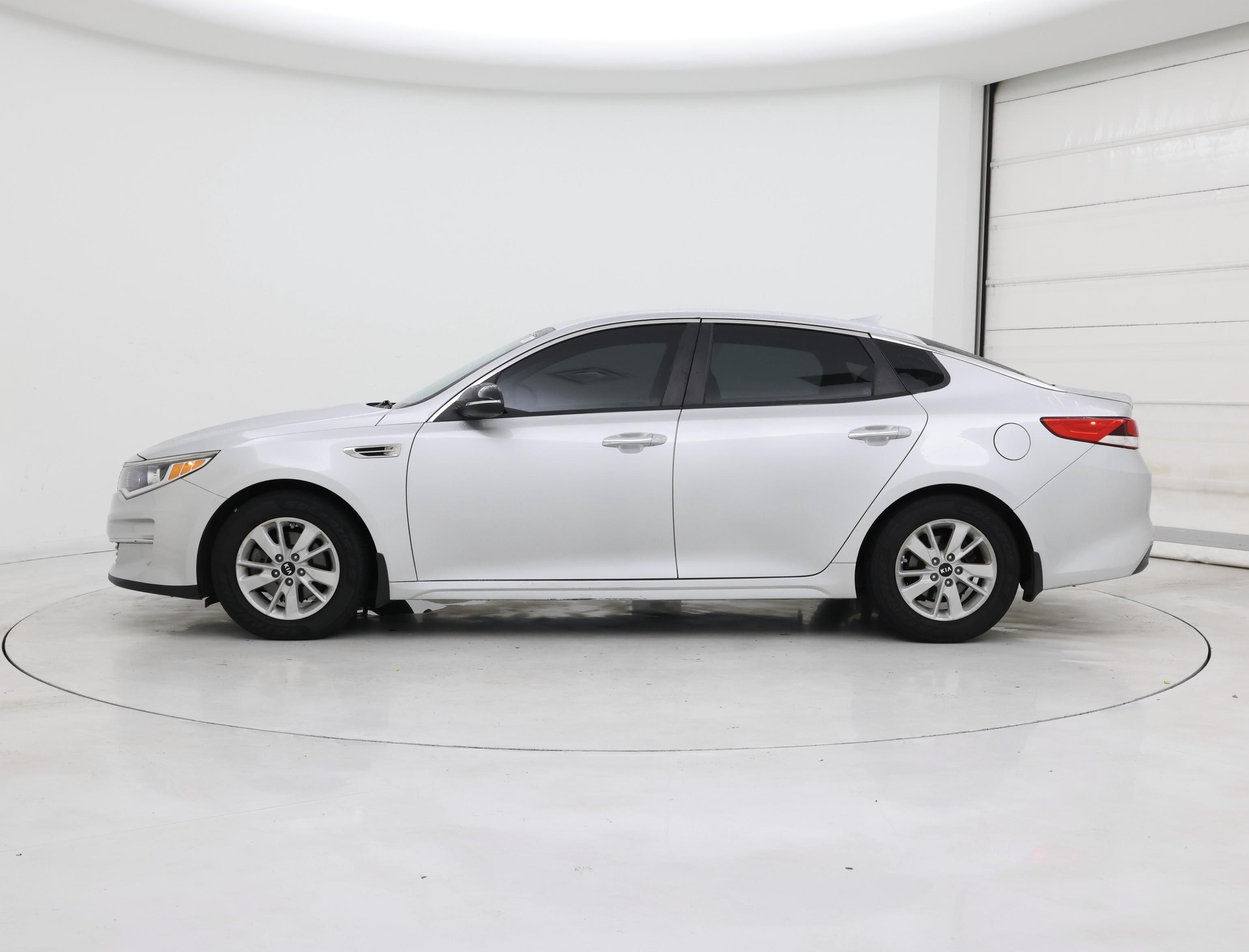Thumbnail: 2017 Kia Optima - 3