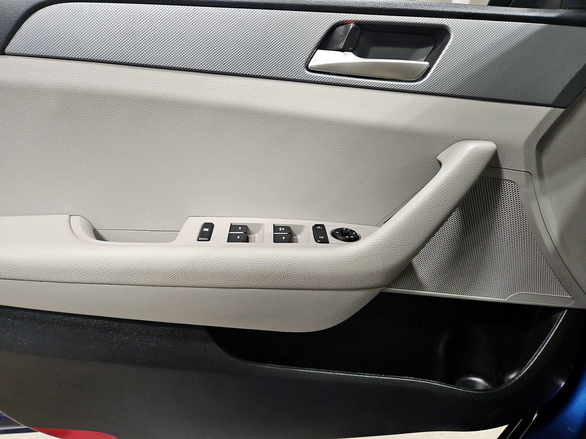 Thumbnail: 2019 Hyundai Sonata - 12