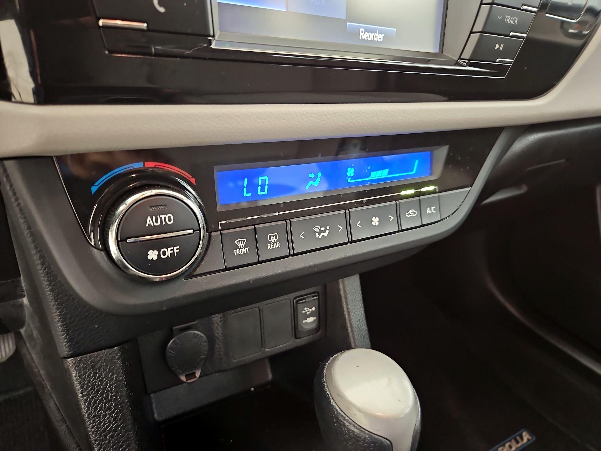 Thumbnail: 2016 Toyota Corolla - 16
