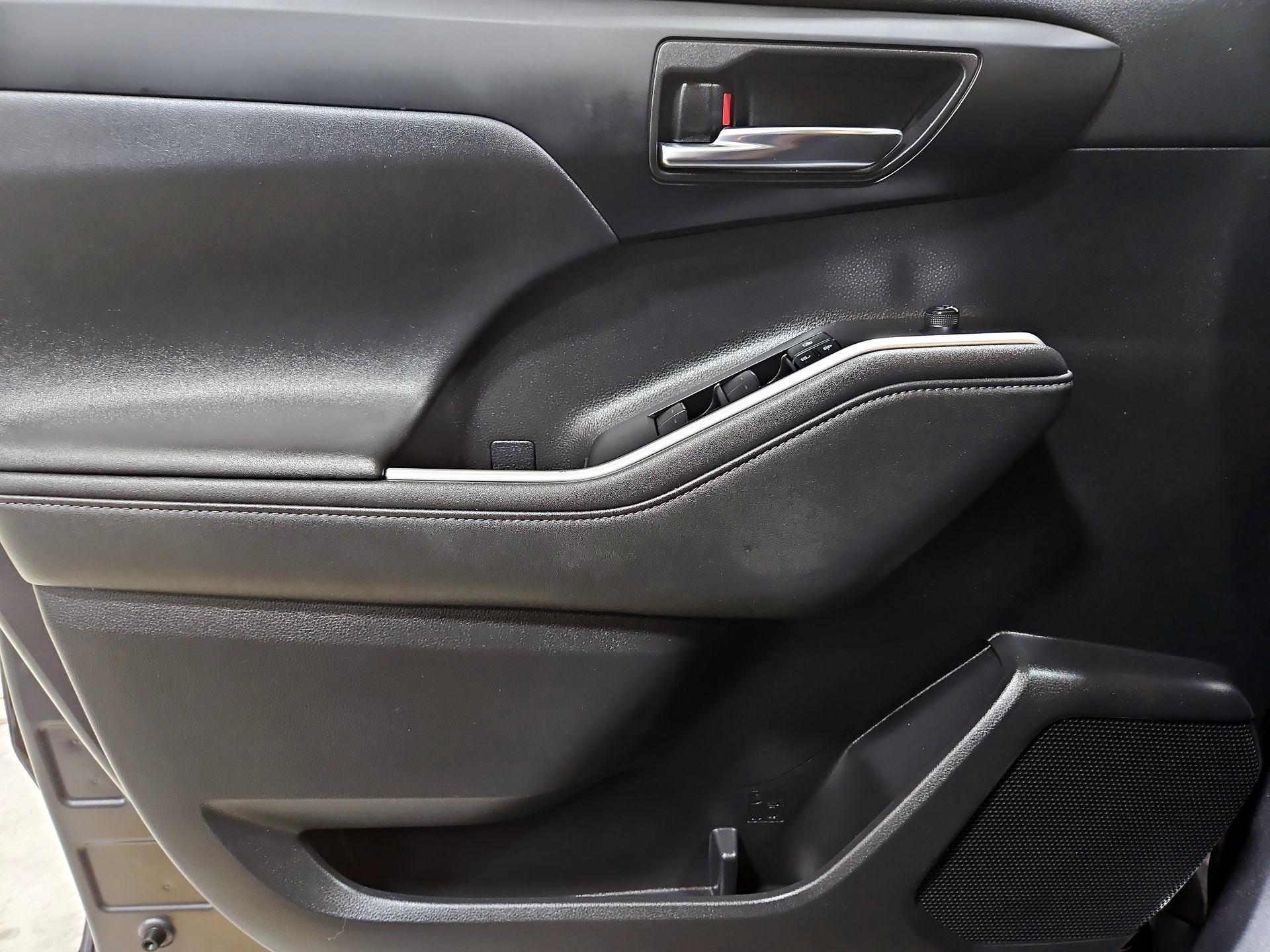 Thumbnail: 2021 Toyota Highlander - 12
