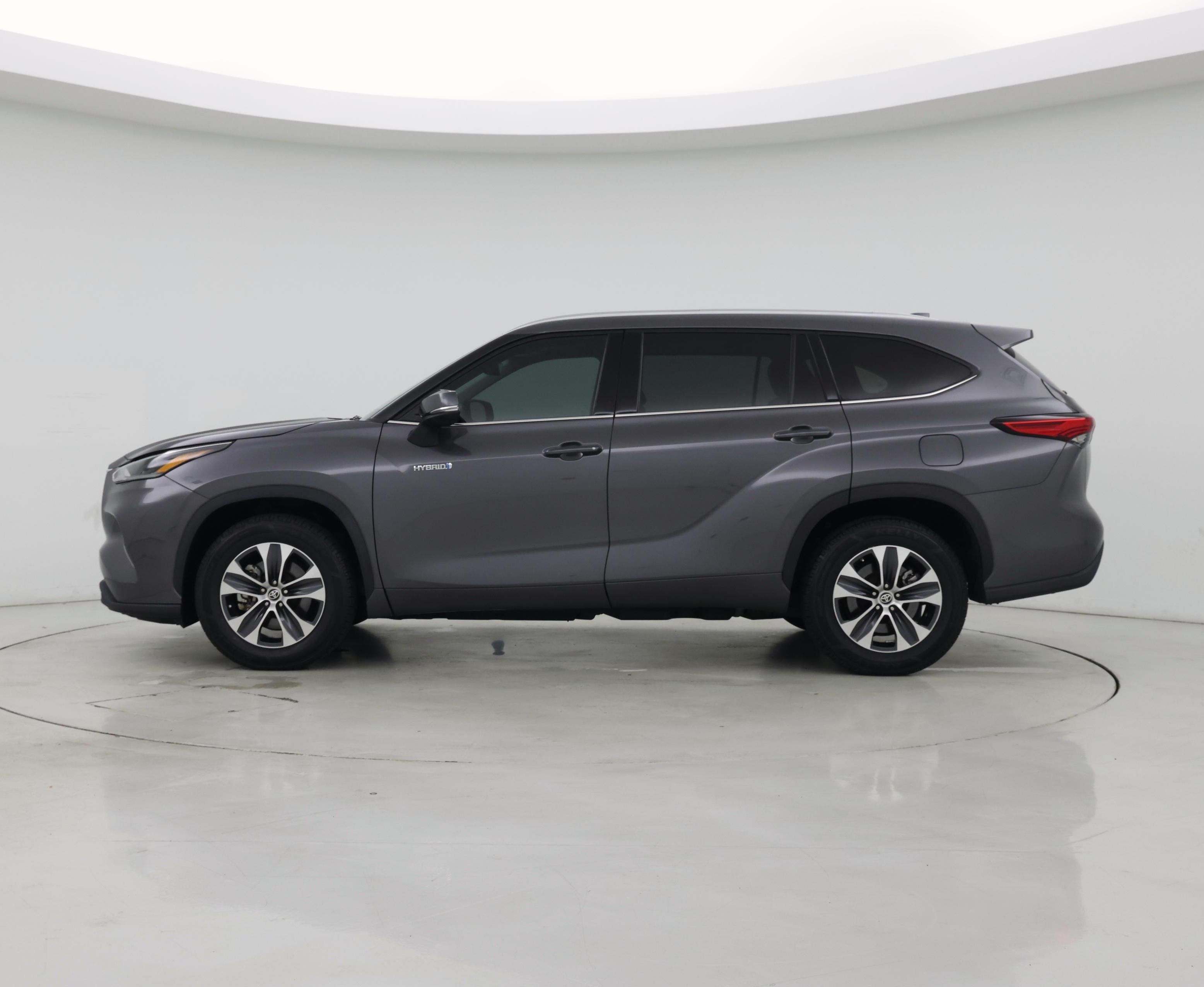 Thumbnail: 2021 Toyota Highlander - 3