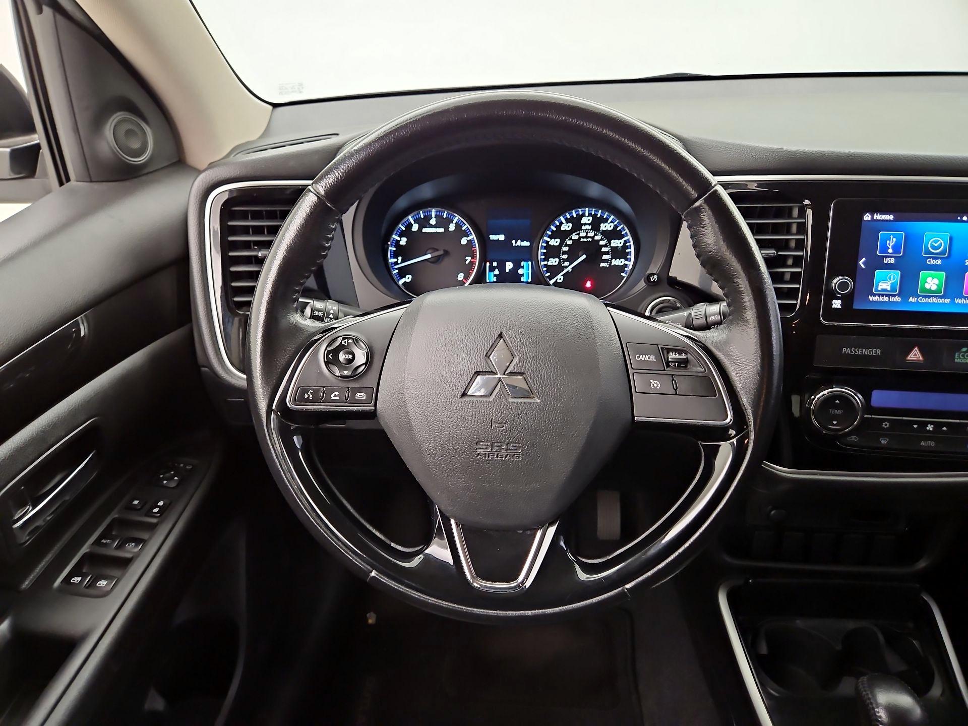Thumbnail: 2017 Mitsubishi Outlander - 10