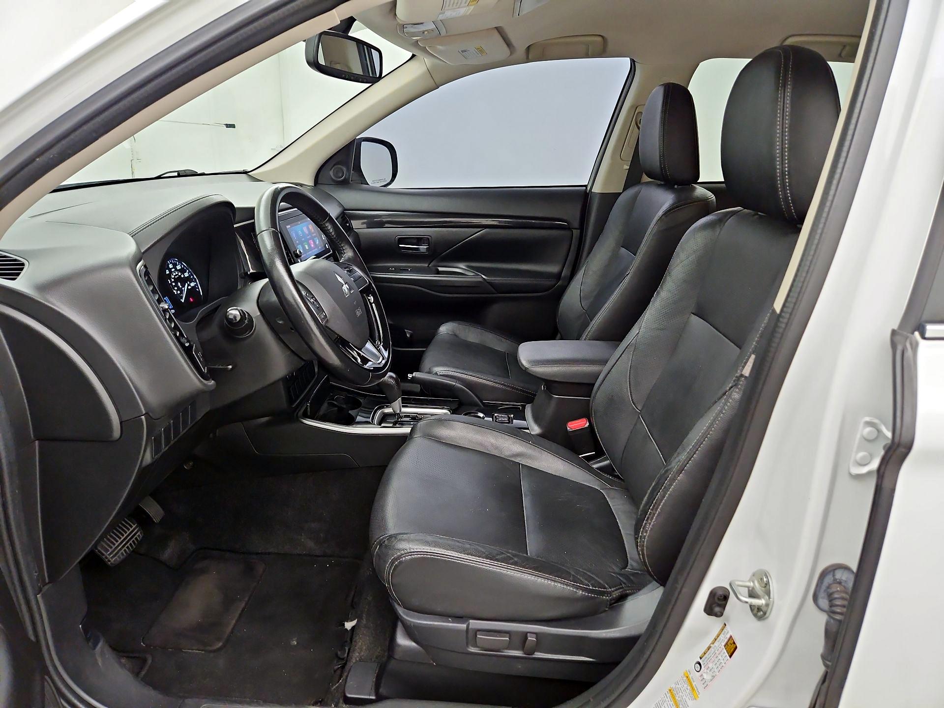Thumbnail: 2017 Mitsubishi Outlander - 11