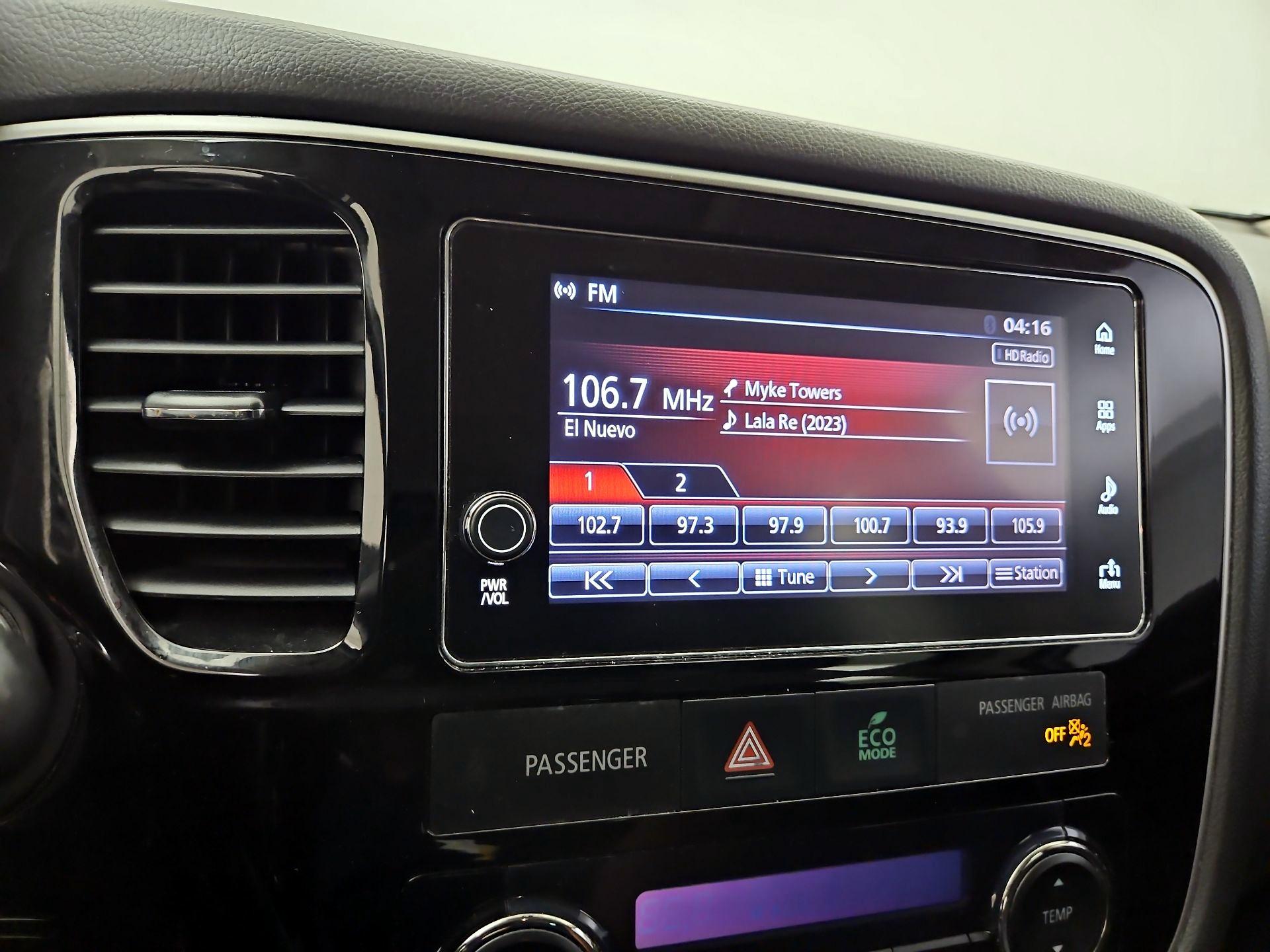 Thumbnail: 2017 Mitsubishi Outlander - 14