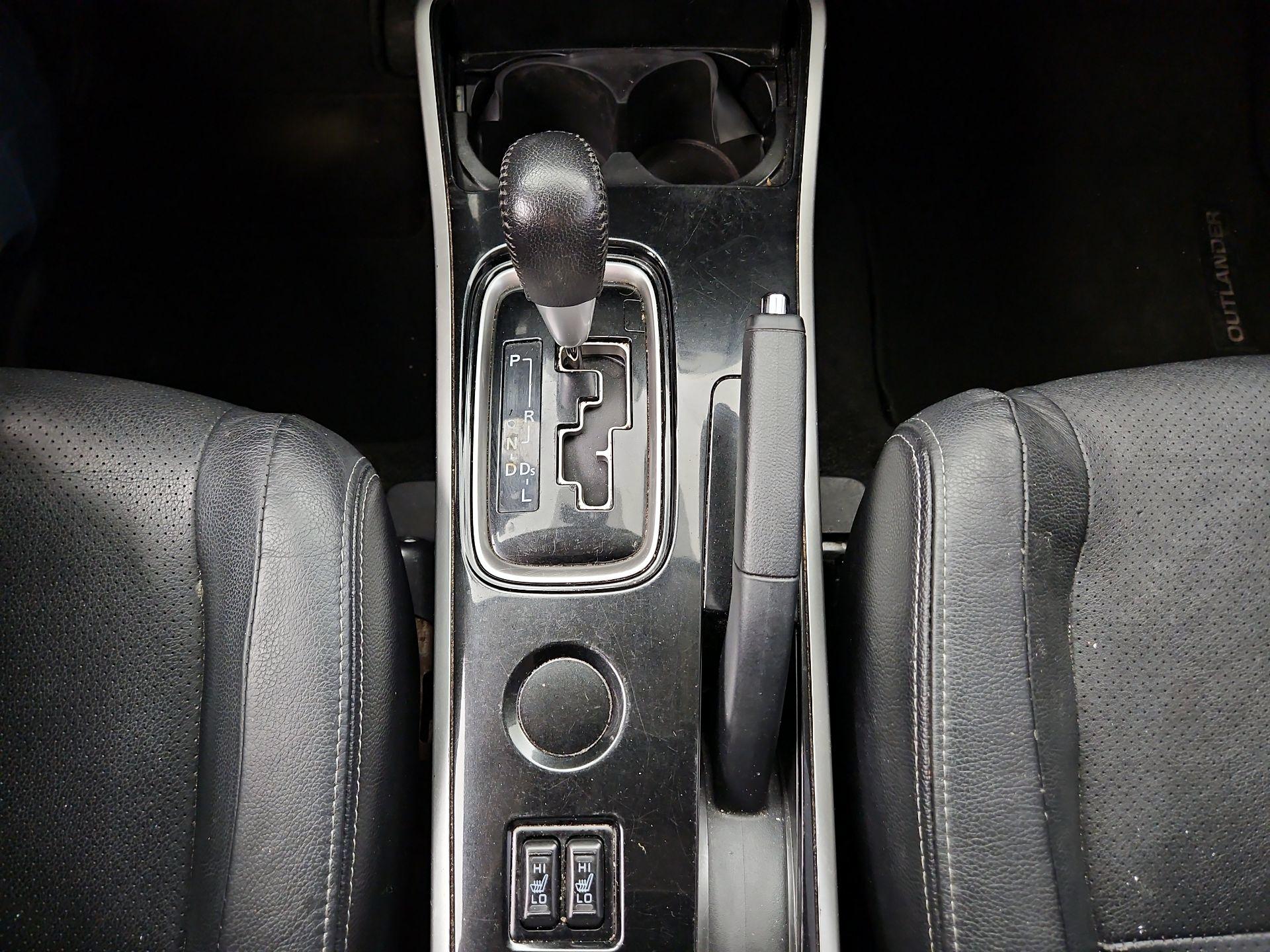 Thumbnail: 2017 Mitsubishi Outlander - 16