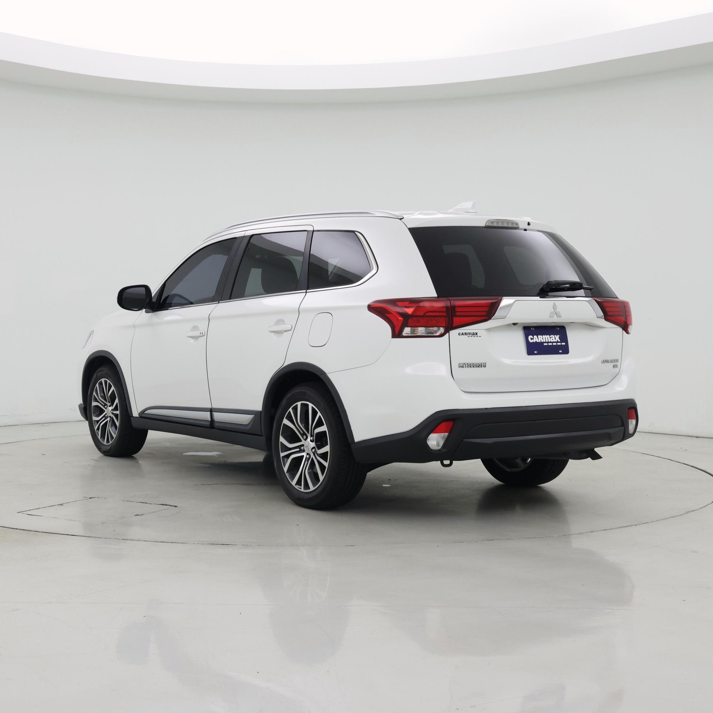 Thumbnail: 2017 Mitsubishi Outlander - 2
