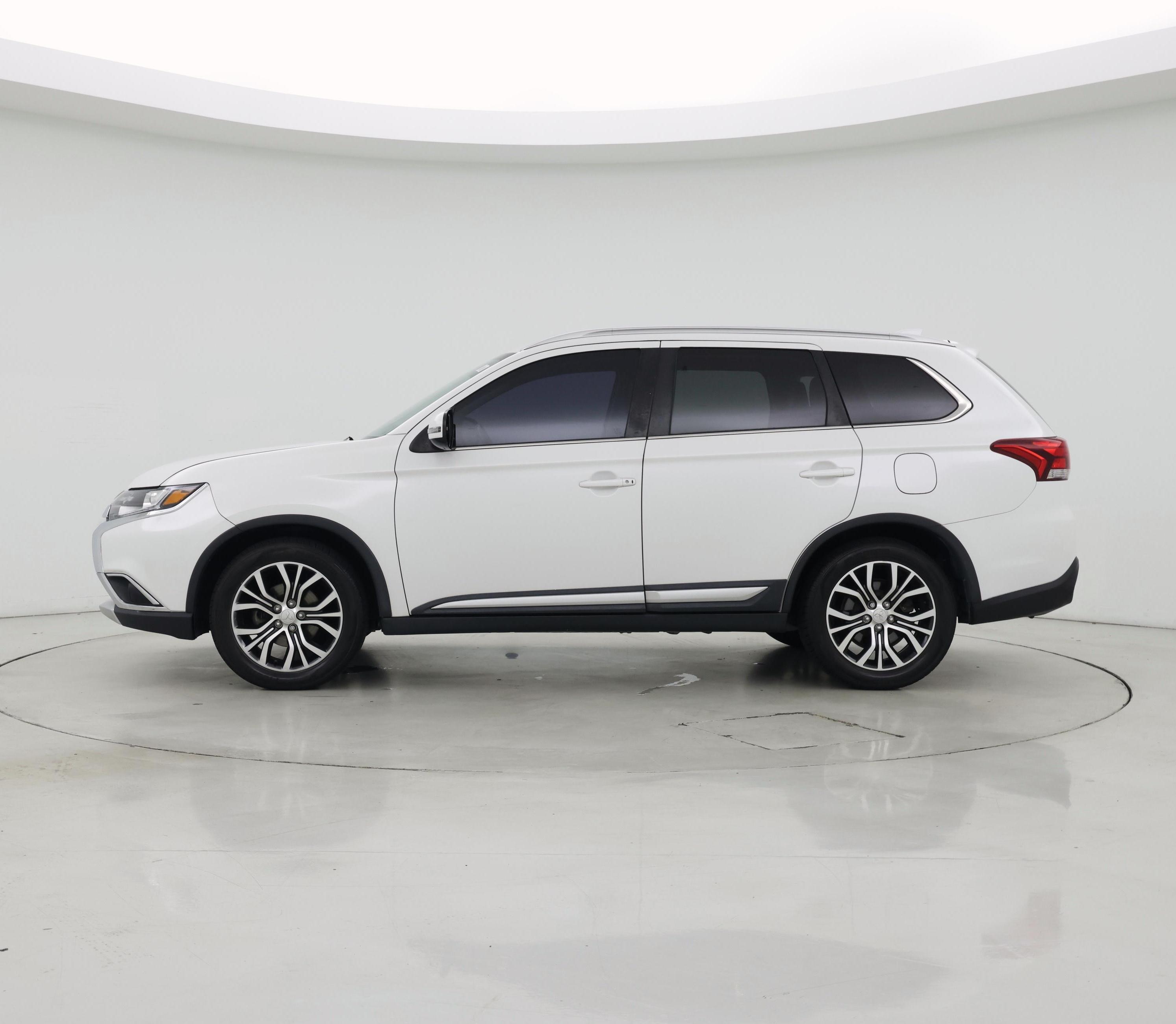 Thumbnail: 2017 Mitsubishi Outlander - 3