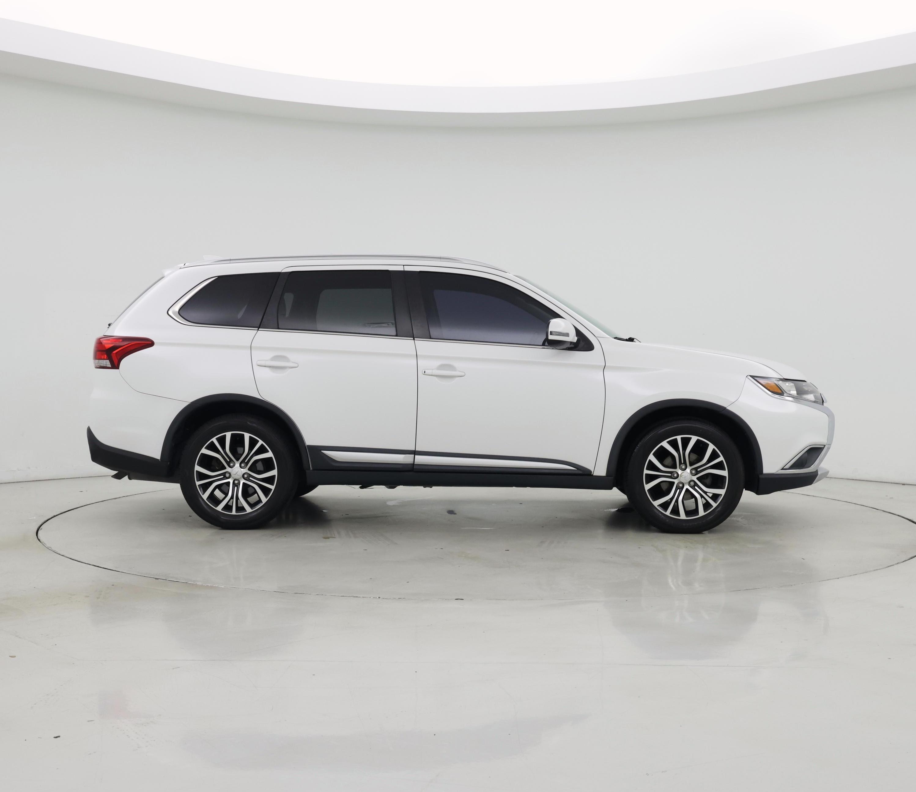 Thumbnail: 2017 Mitsubishi Outlander - 7