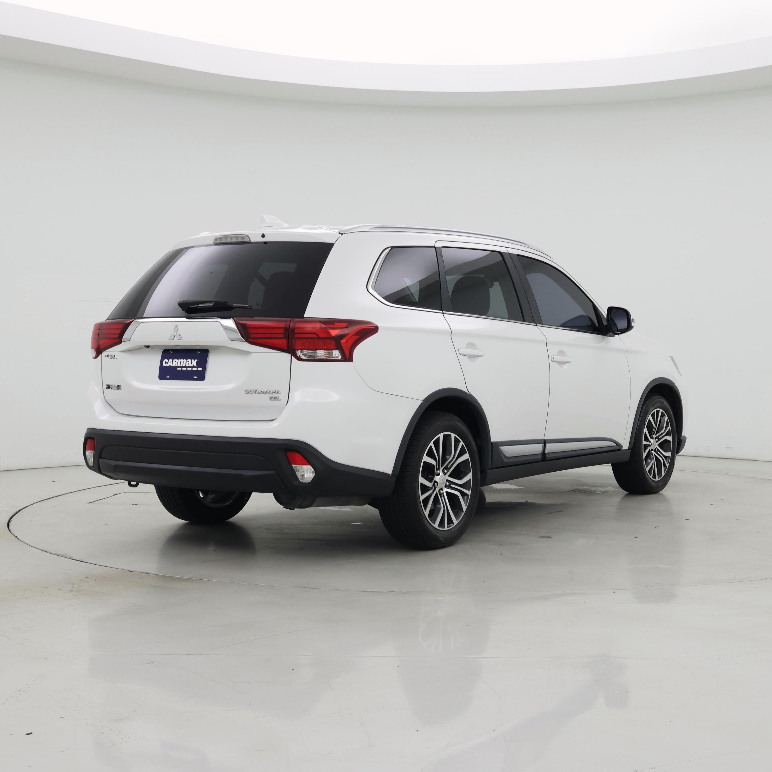 Thumbnail: 2017 Mitsubishi Outlander - 8