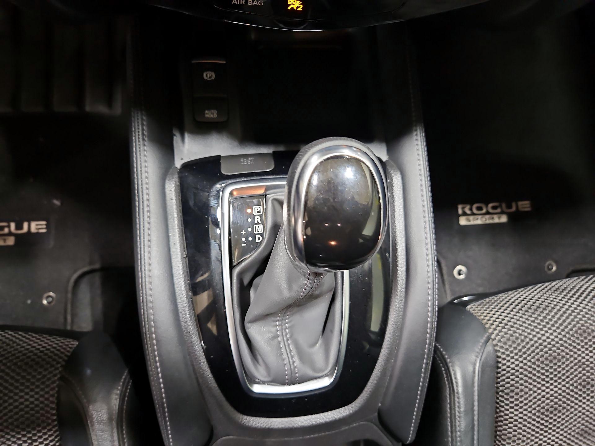Thumbnail: 2020 Nissan Rogue Sport - 17