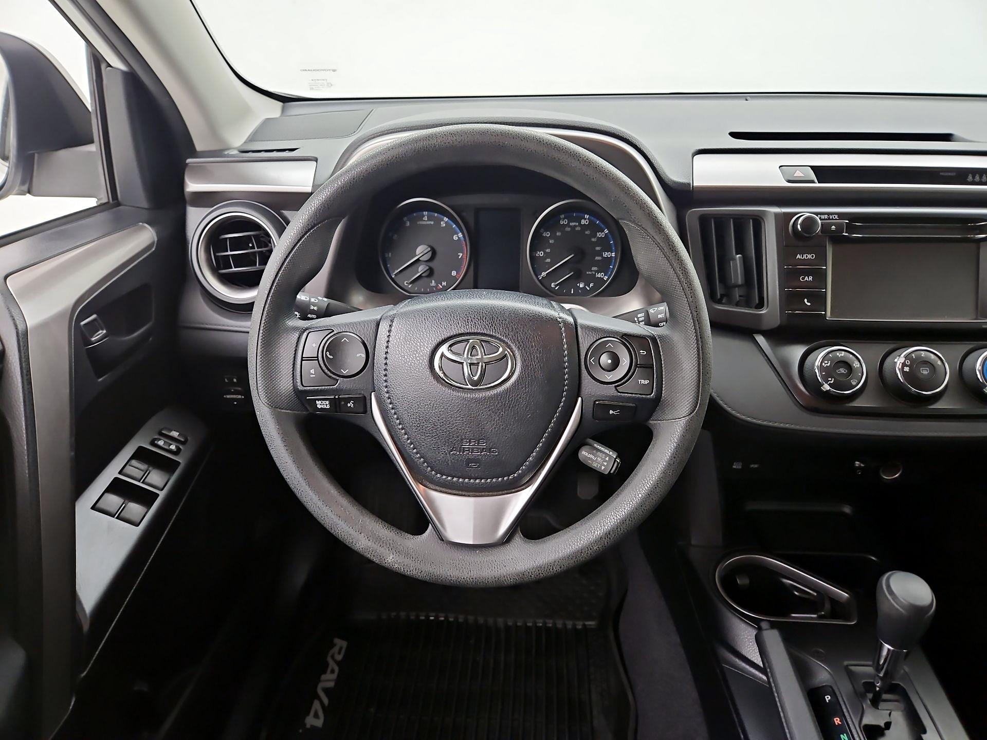 Thumbnail: 2018 Toyota RAV4 - 10