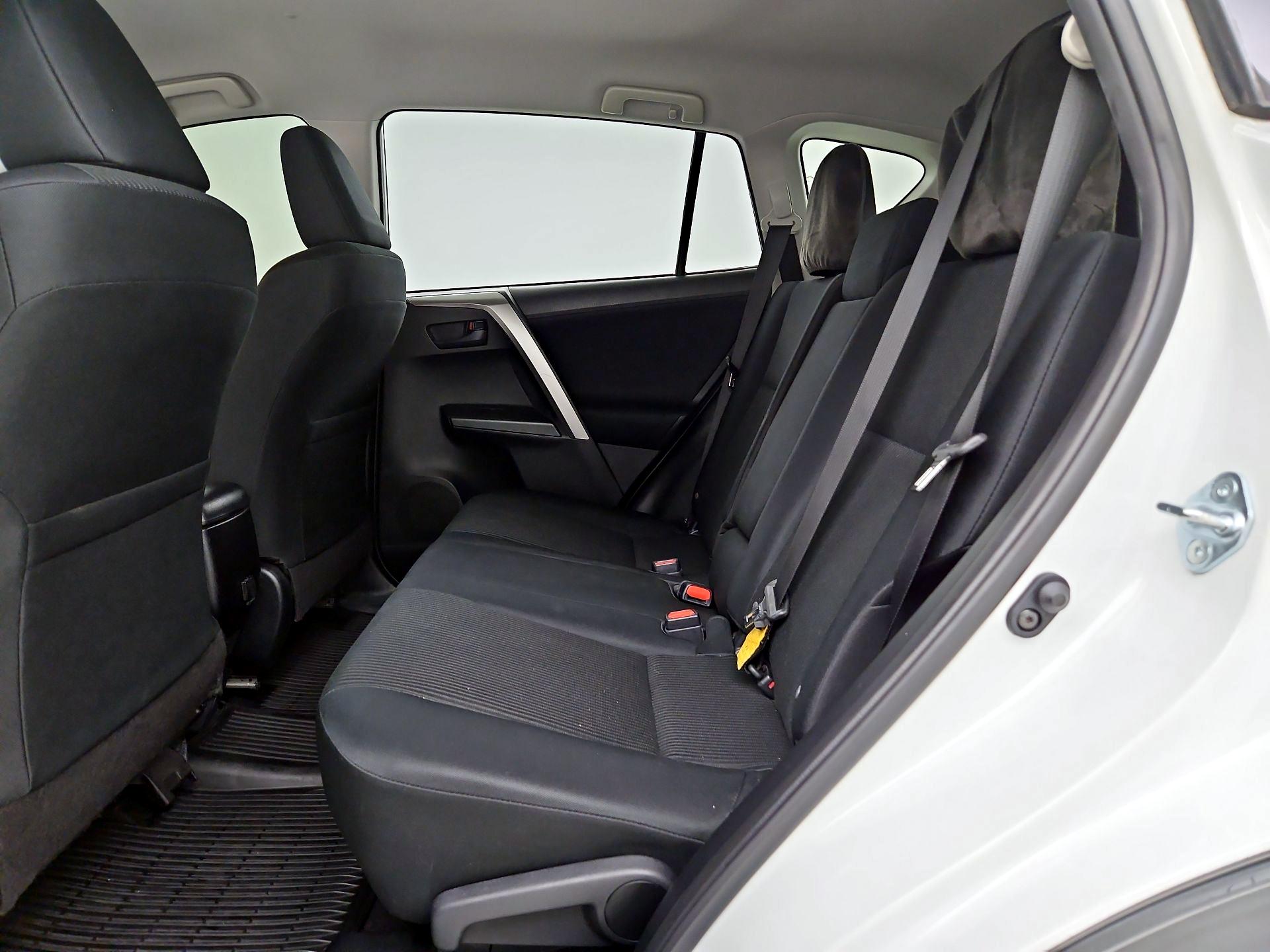 Thumbnail: 2018 Toyota RAV4 - 19