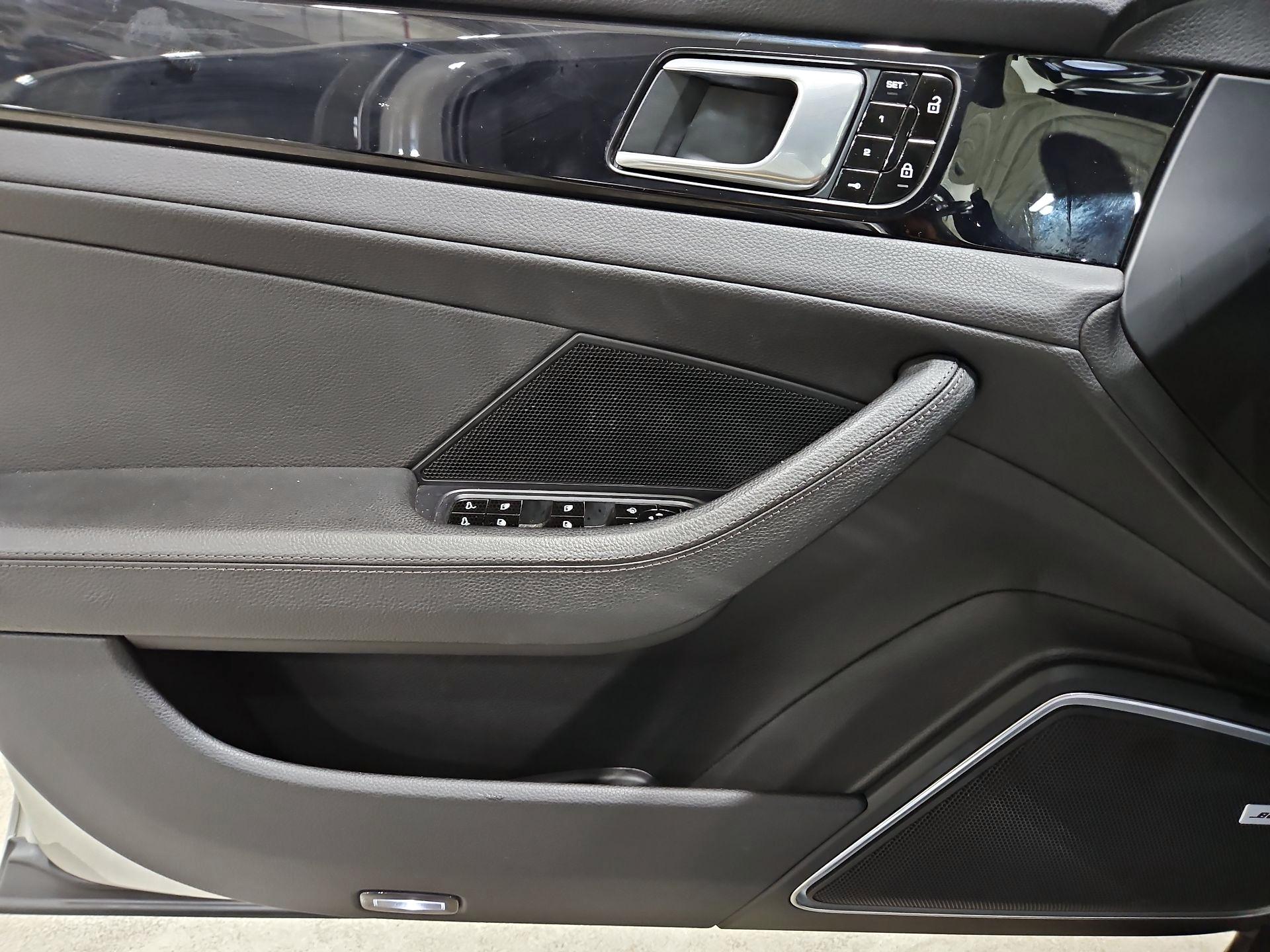 Thumbnail: 2020 Porsche Panamera - 12
