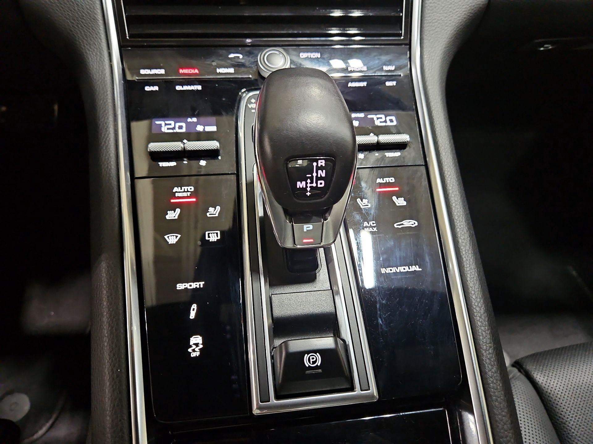 Thumbnail: 2020 Porsche Panamera - 18