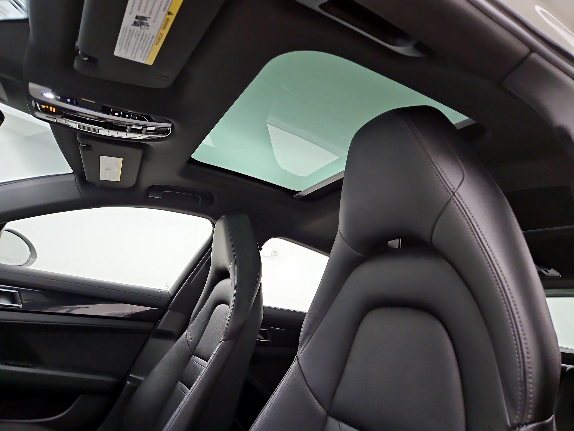 Thumbnail: 2020 Porsche Panamera - 20