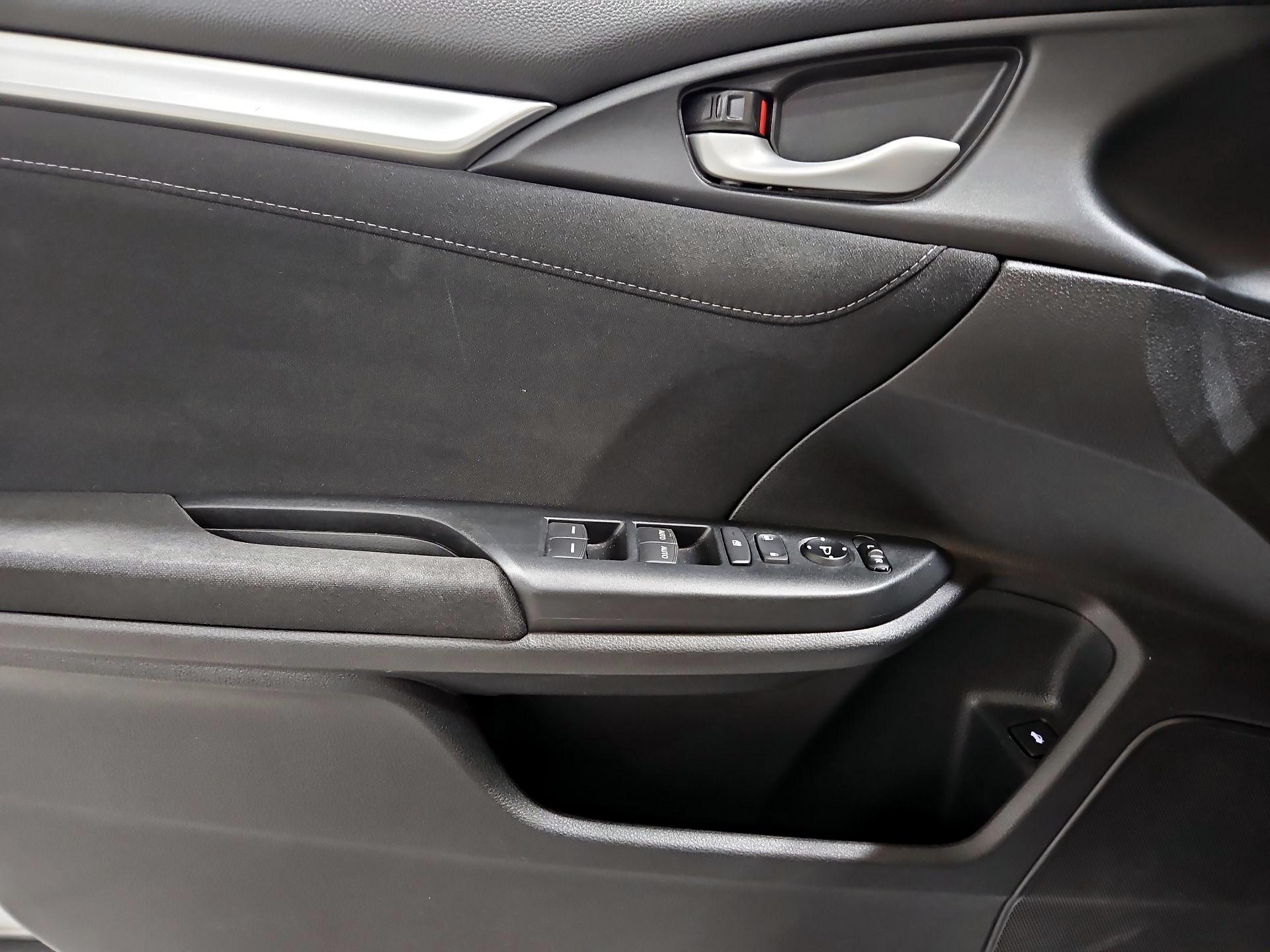 Thumbnail: 2016 Honda Civic - 12