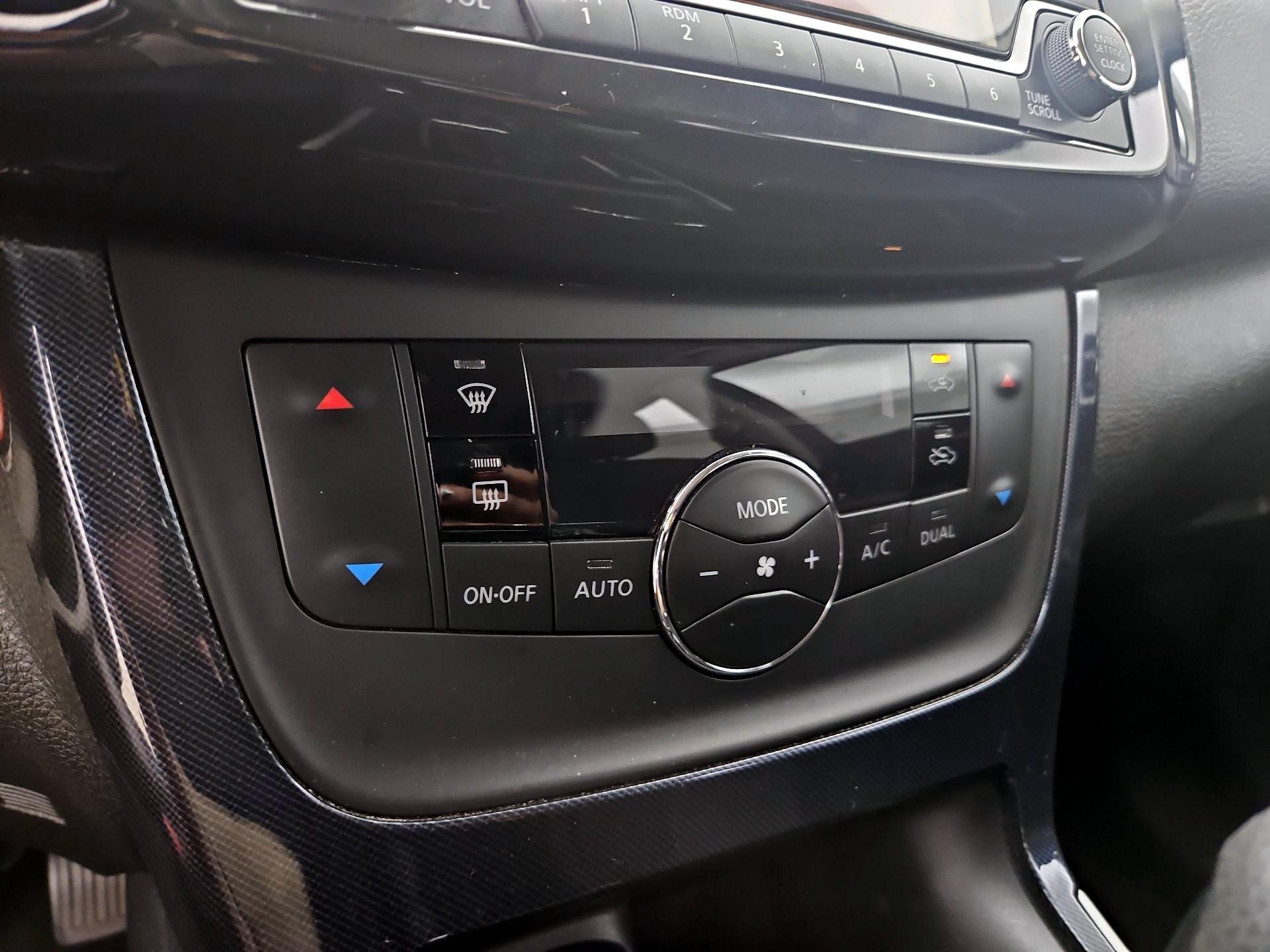 Thumbnail: 2018 Nissan Sentra - 16