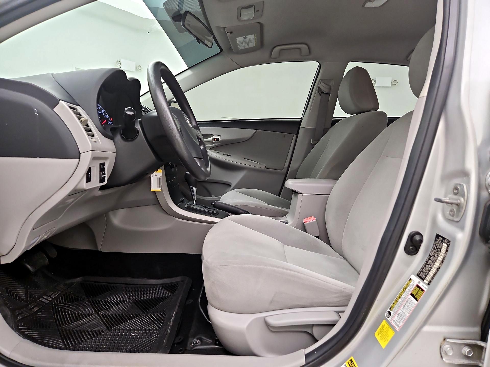Thumbnail: 2013 Toyota Corolla - 11