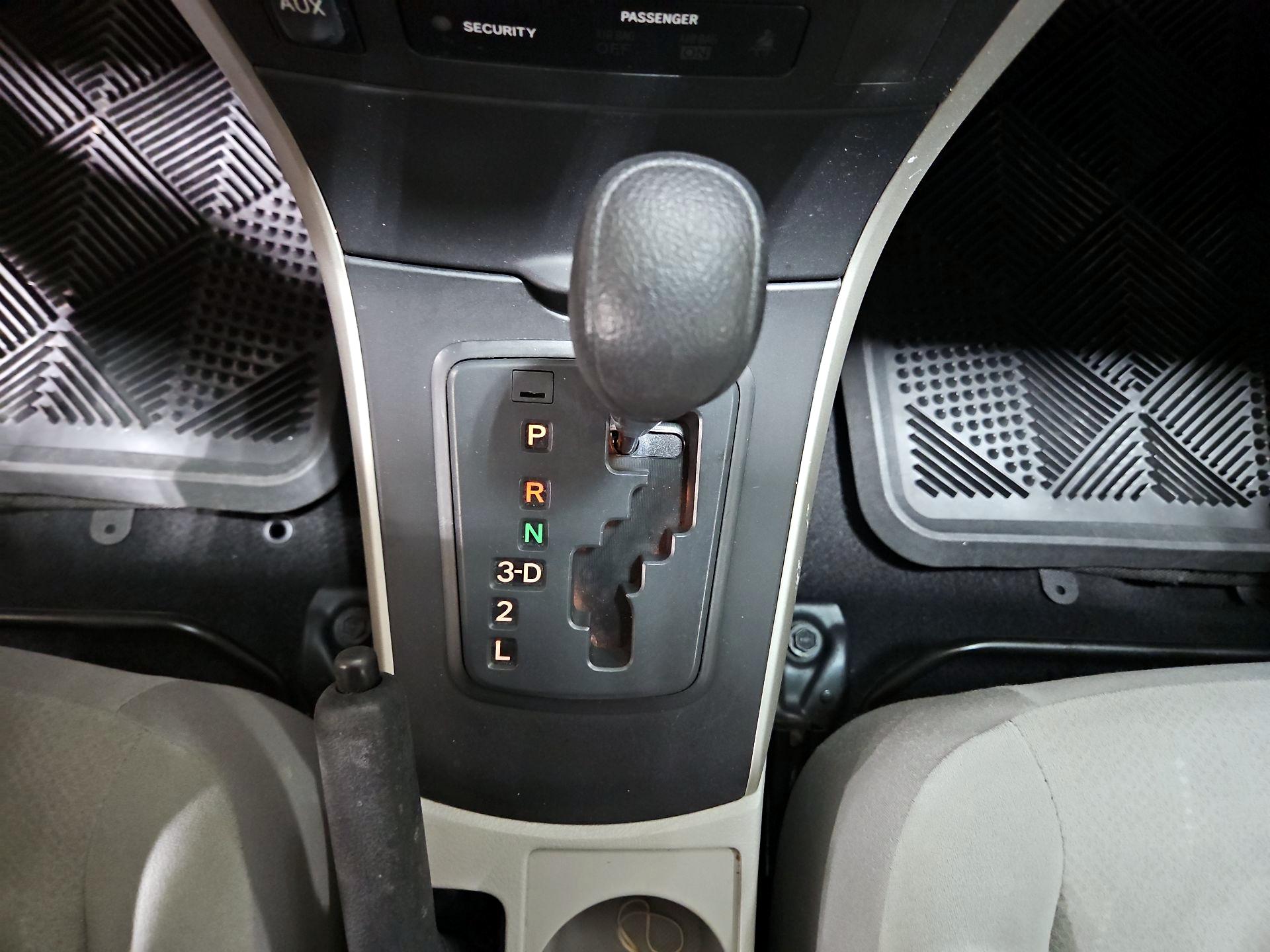 Thumbnail: 2013 Toyota Corolla - 16