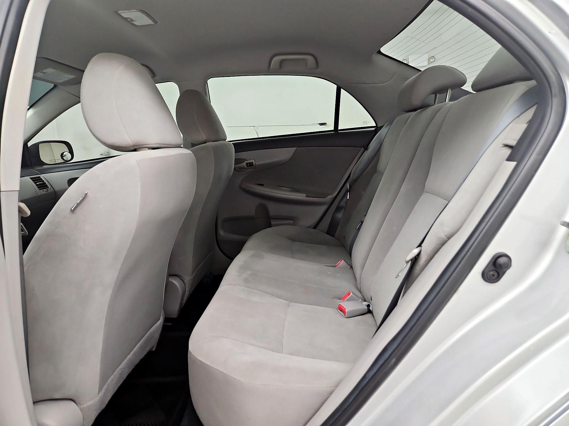 Thumbnail: 2013 Toyota Corolla - 18