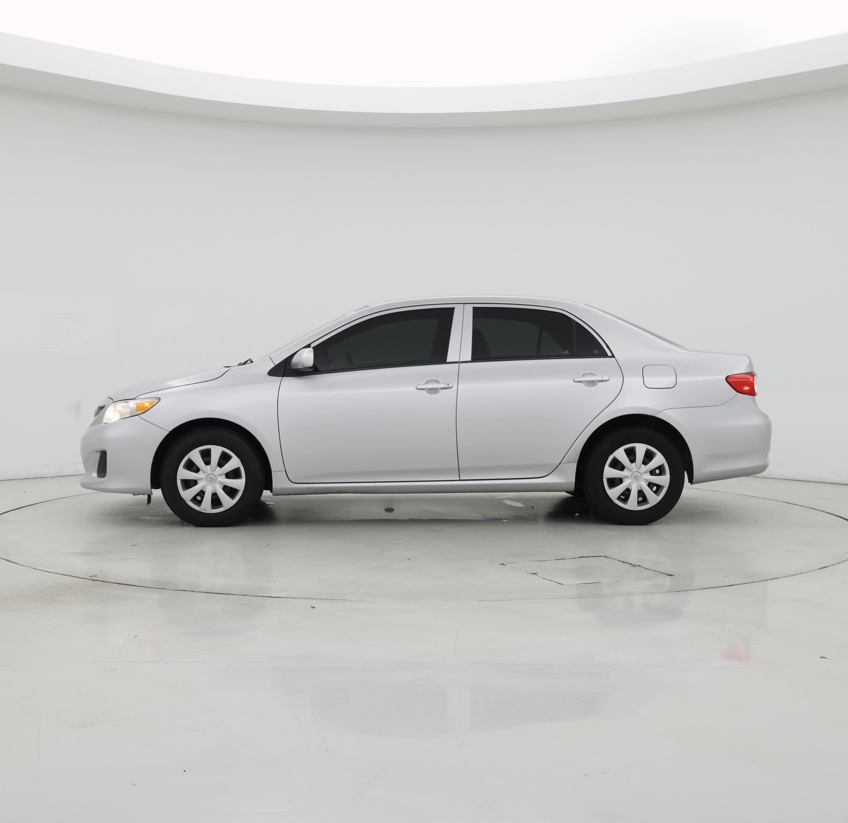 Thumbnail: 2013 Toyota Corolla - 3