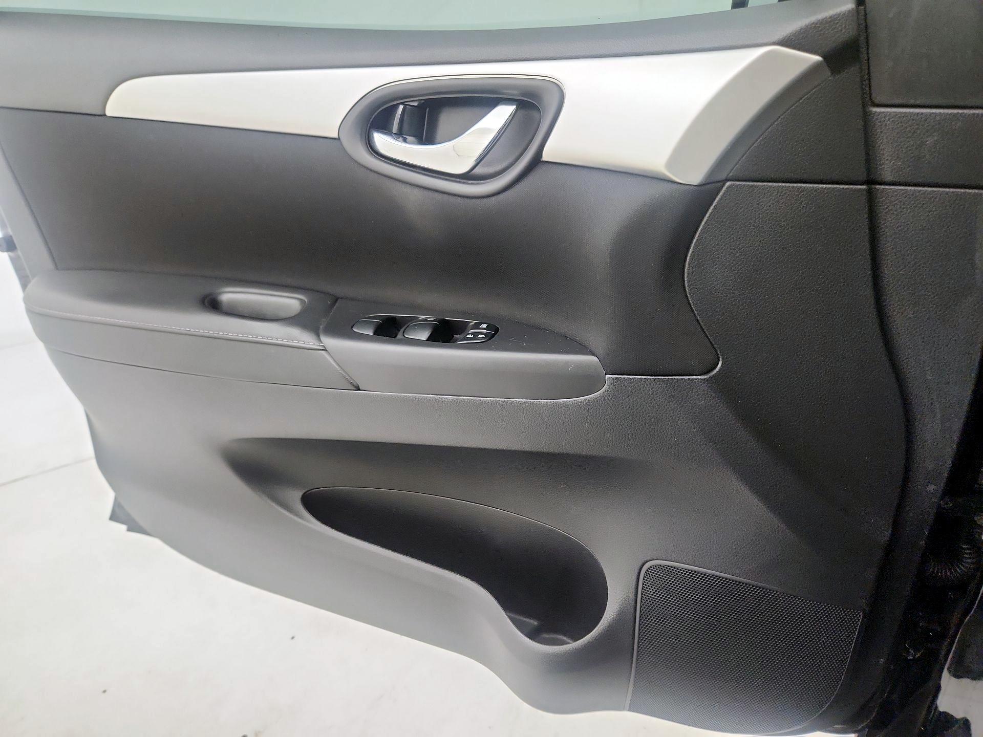 Thumbnail: 2019 Nissan Sentra - 12