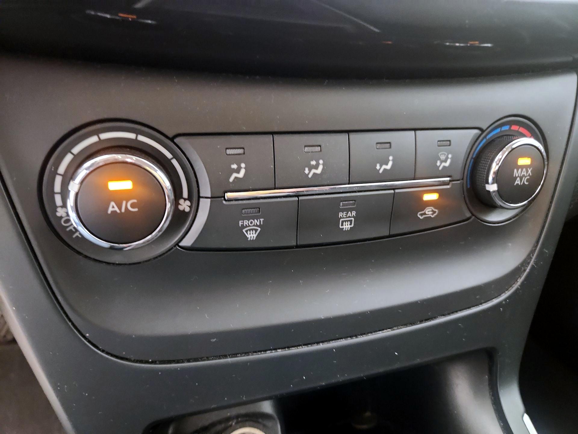 Thumbnail: 2019 Nissan Sentra - 16