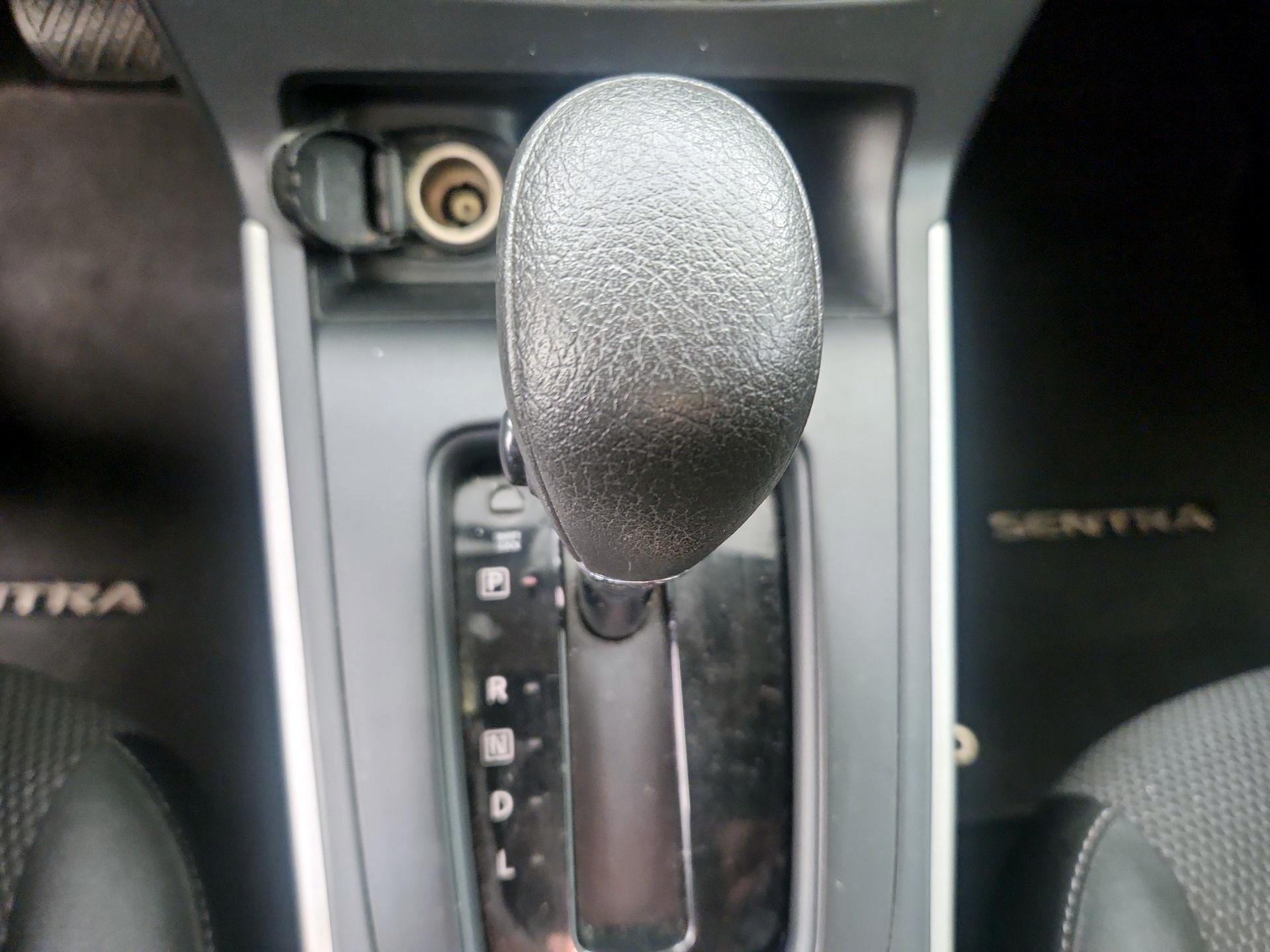 Thumbnail: 2019 Nissan Sentra - 17