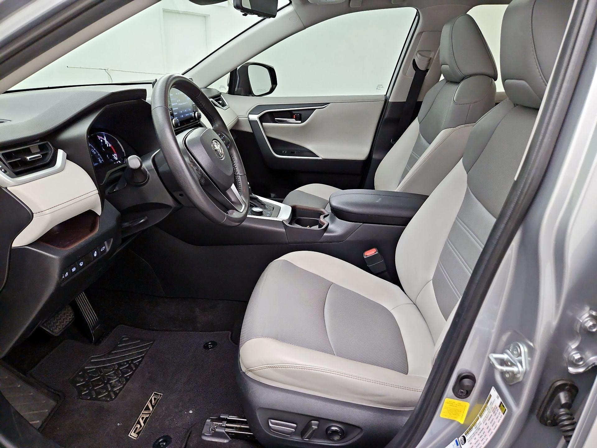 Thumbnail: 2019 Toyota RAV4 - 11