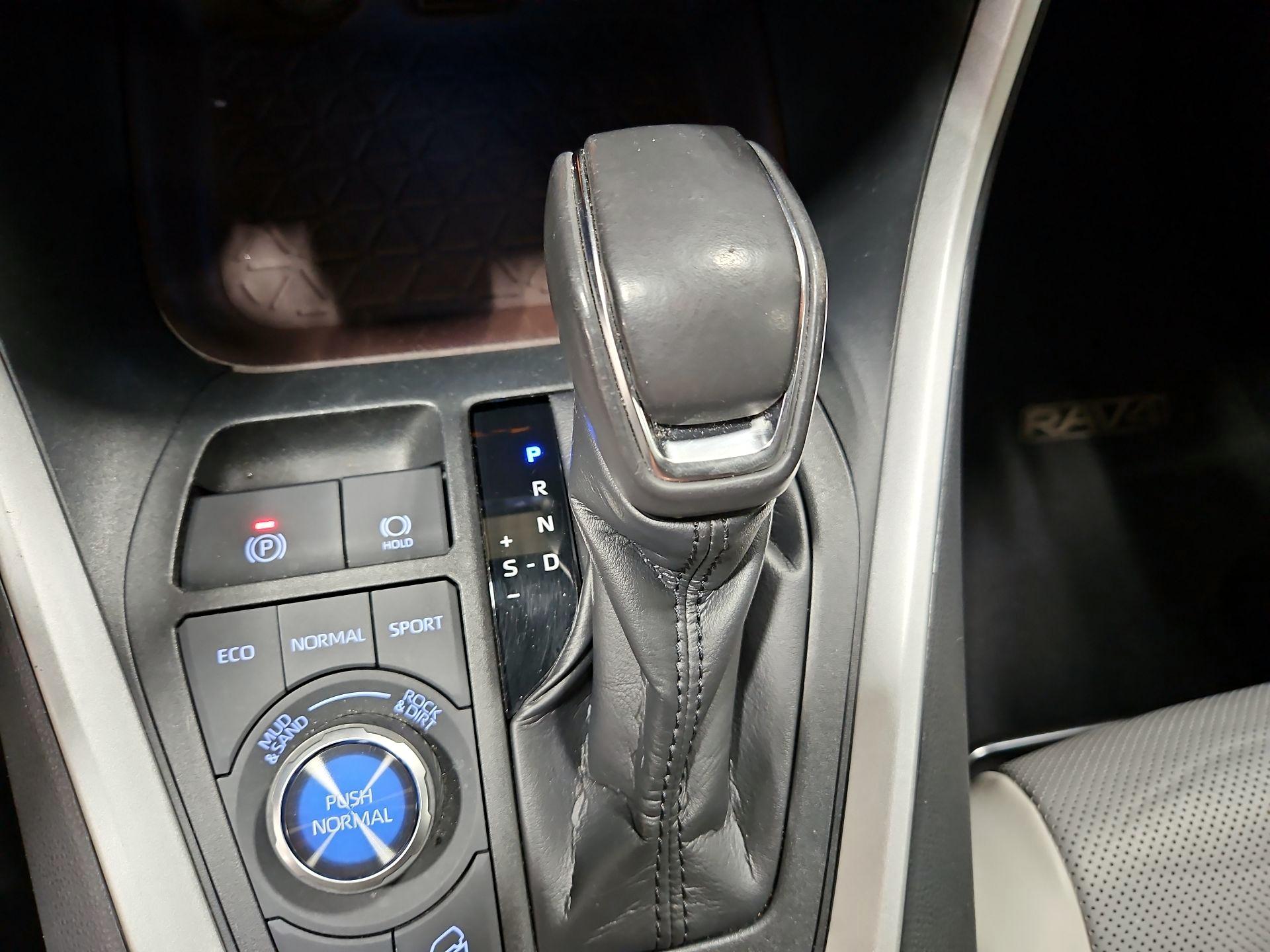 Thumbnail: 2019 Toyota RAV4 - 17