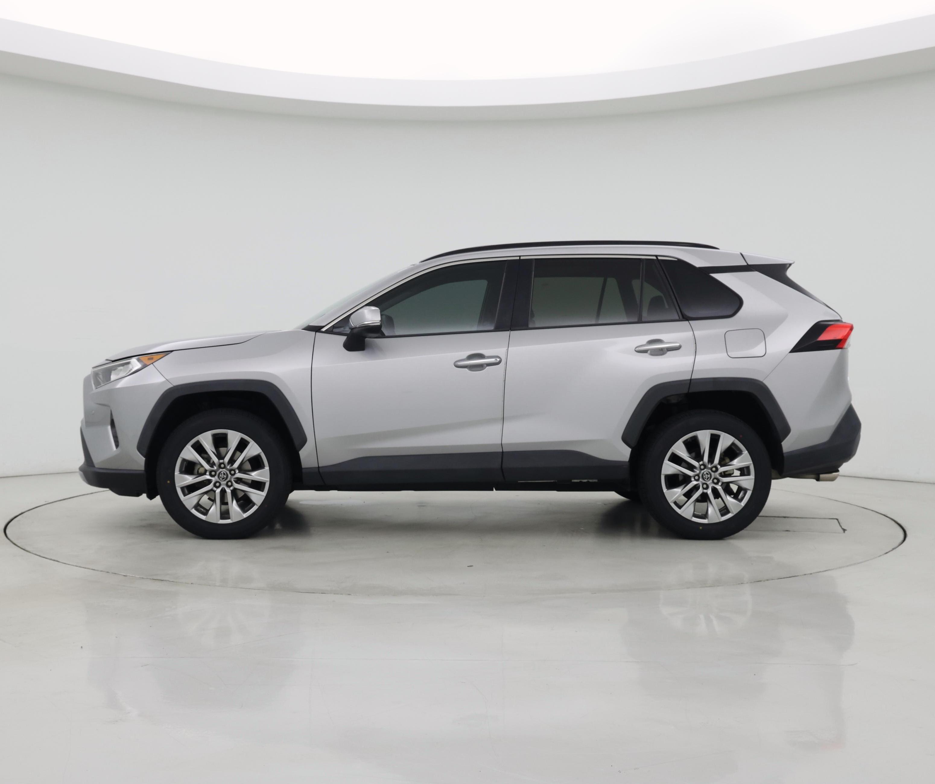 Thumbnail: 2019 Toyota RAV4 - 3