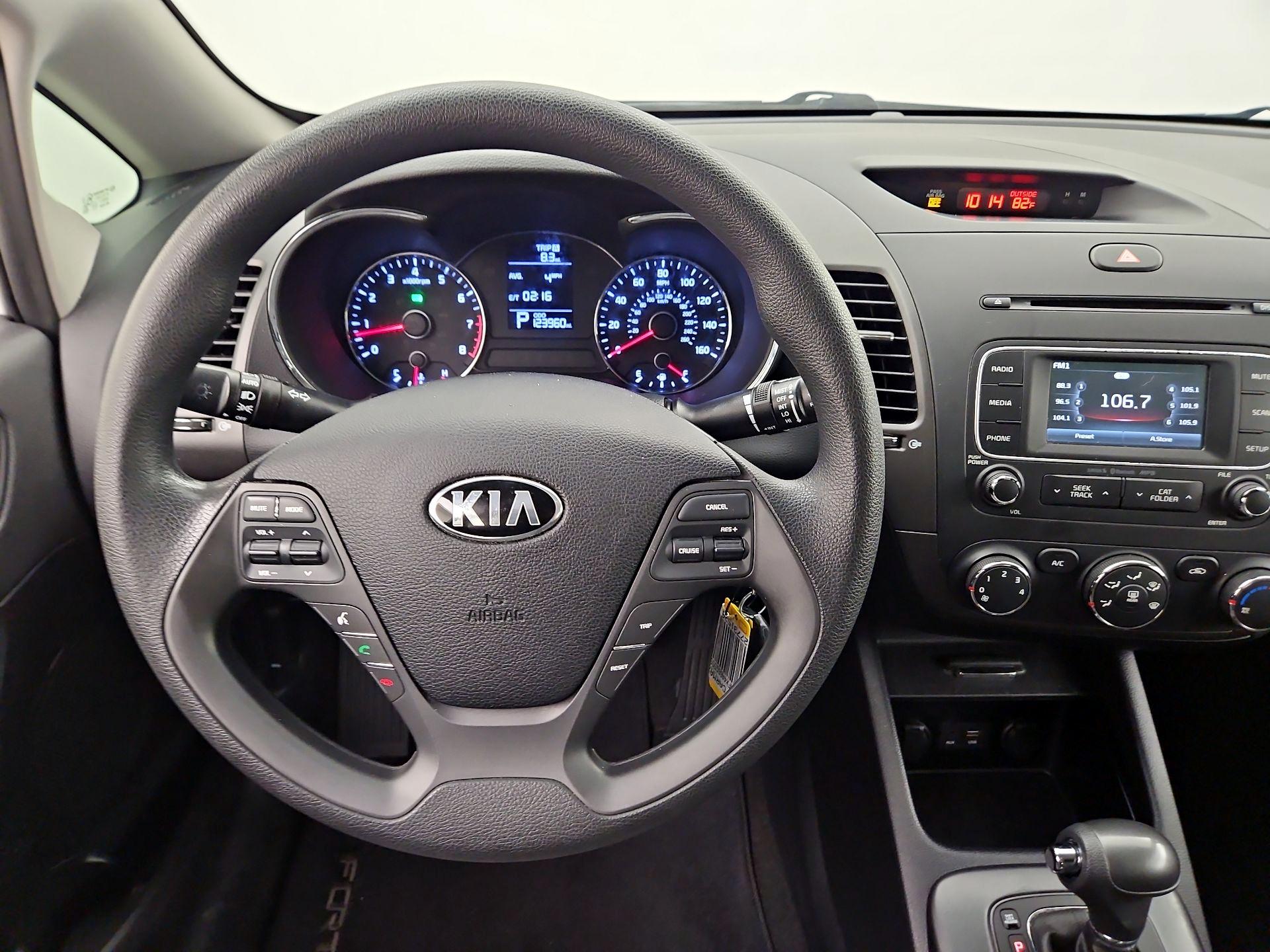 Thumbnail: 2016 Kia Forte - 10