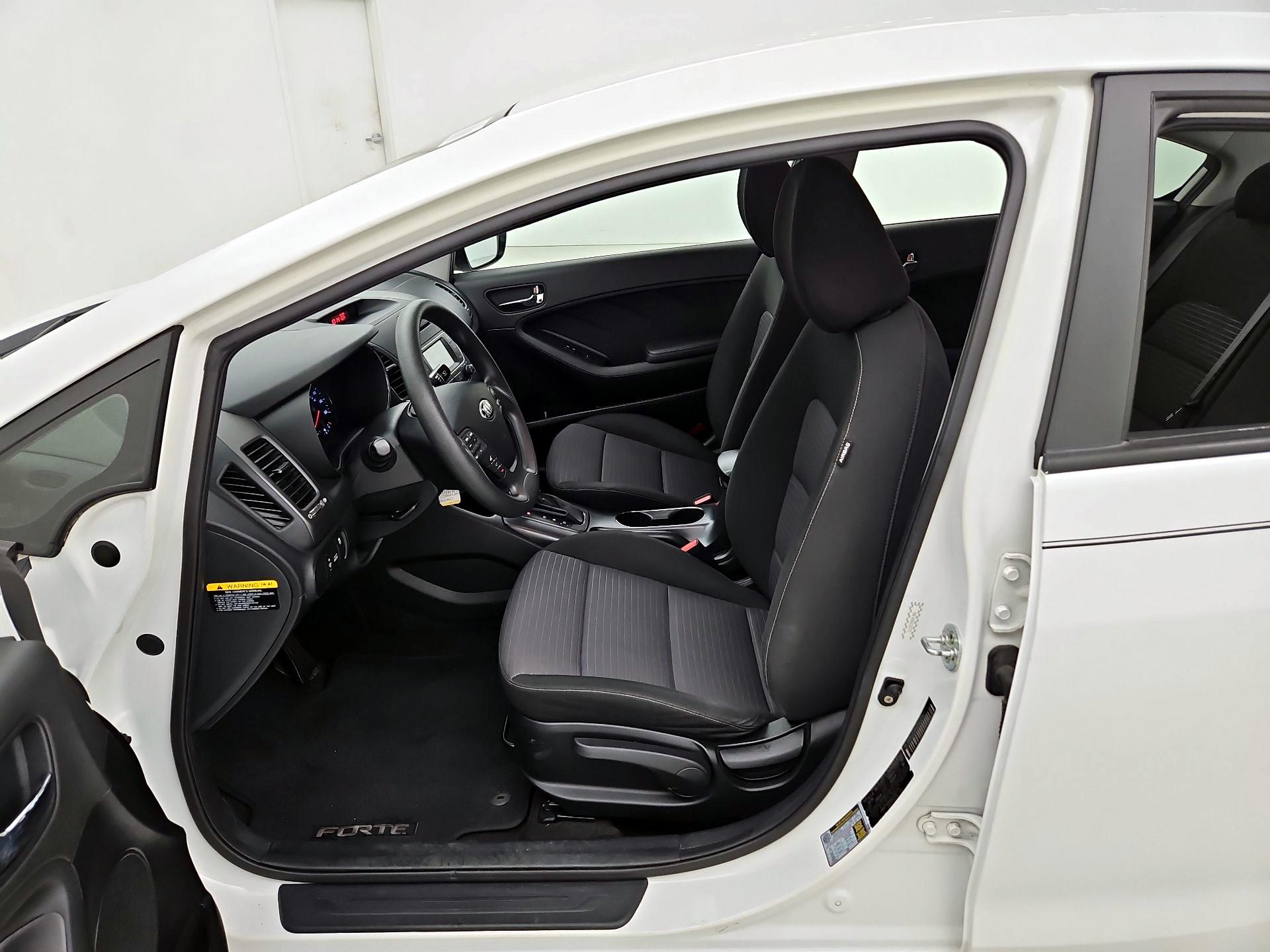 Thumbnail: 2016 Kia Forte - 11