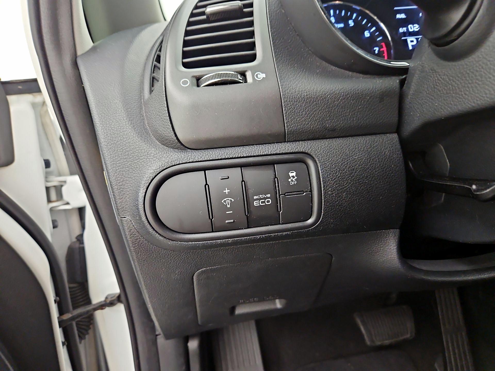Thumbnail: 2016 Kia Forte - 13