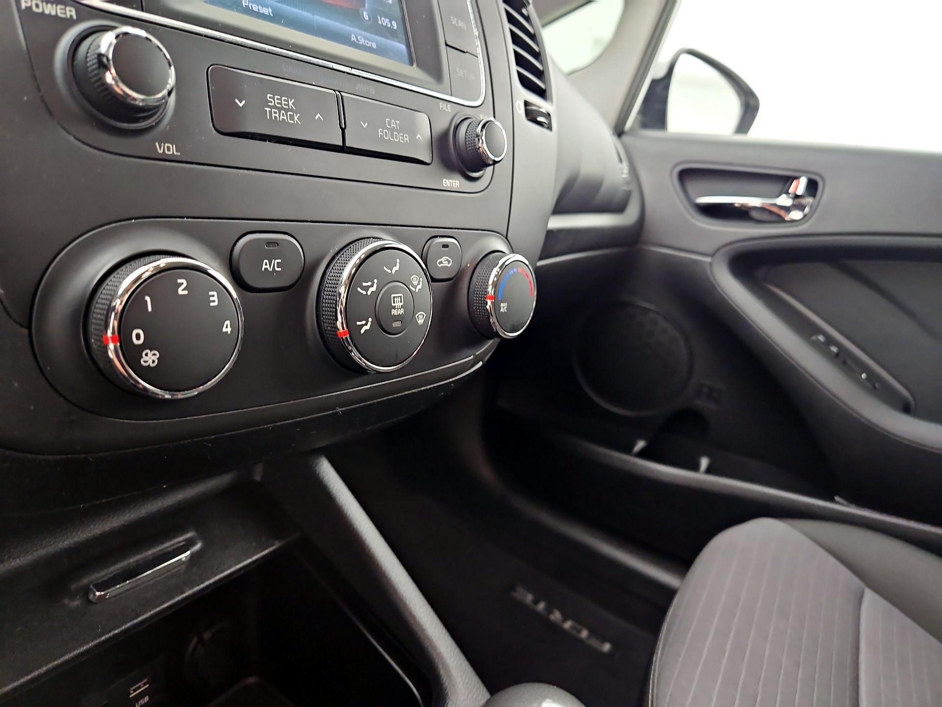 Thumbnail: 2016 Kia Forte - 16