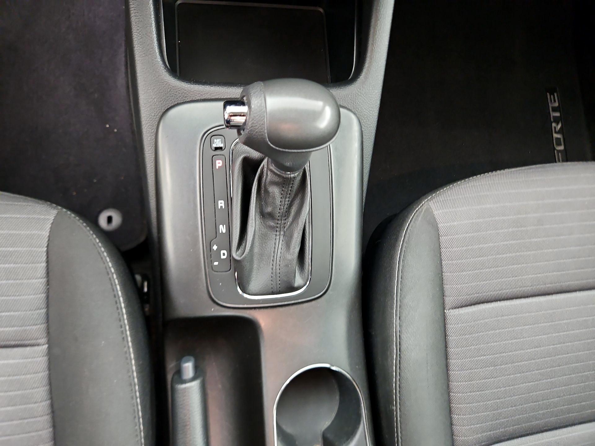 Thumbnail: 2016 Kia Forte - 17